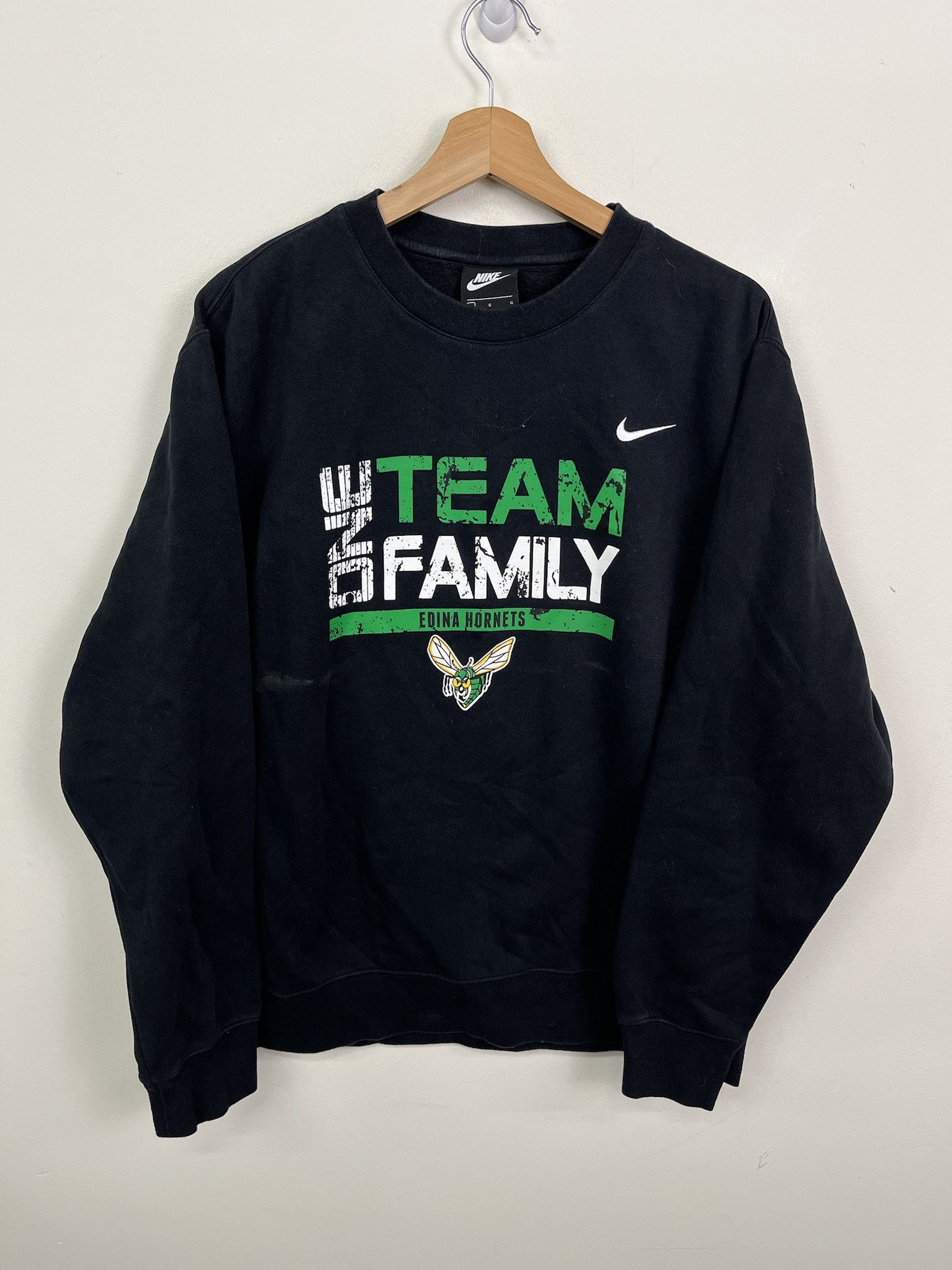 Nike × Vintage Vintage Nike Crewneck One Team One Family Chest Check Hornets Swatshirt Size L Size US L / EU 52-54 / 3 - 1 Thumbnail