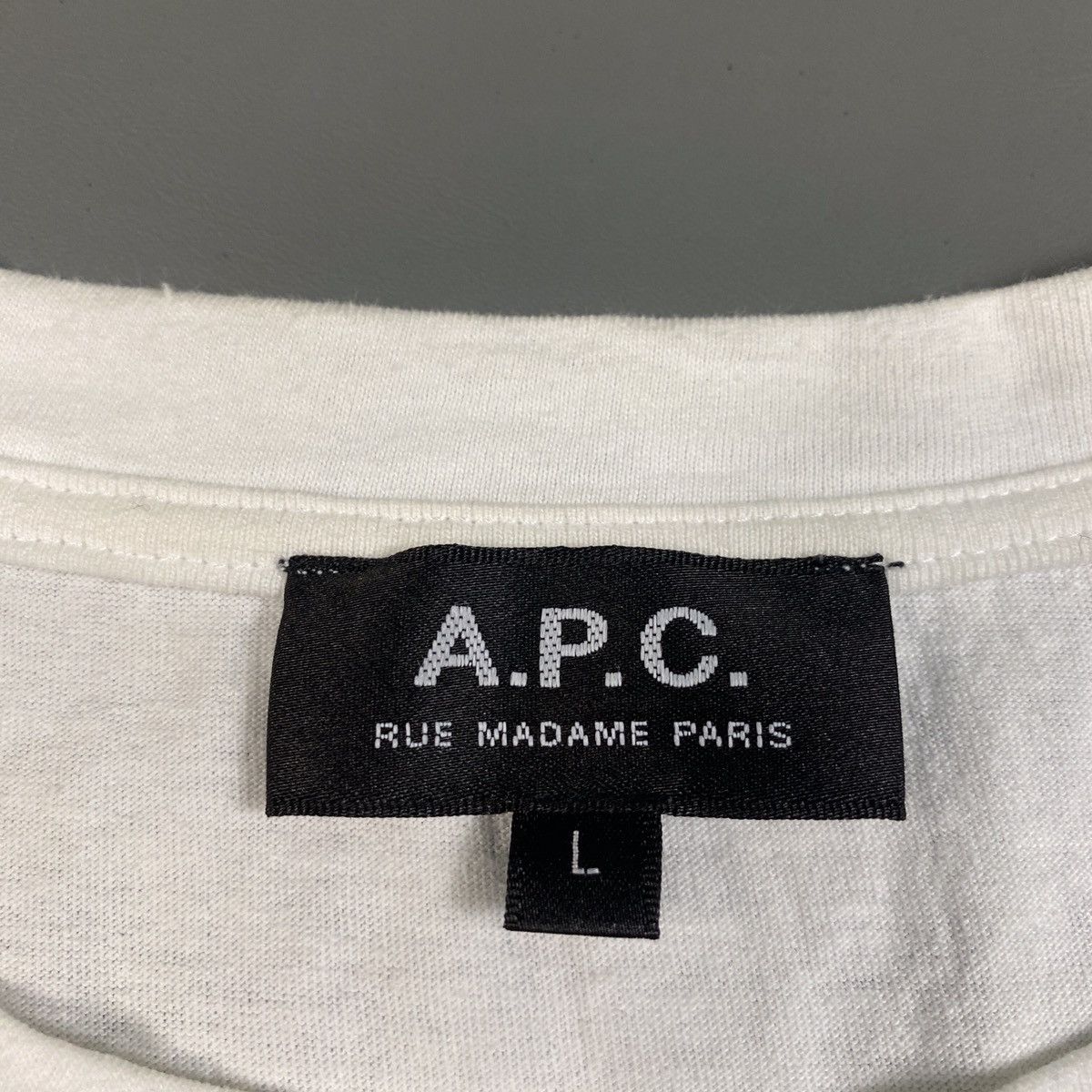 A.P.C. A.P.C Rue Madame Paris Embroidery Spell out Tee Size L / US 10 / IT 46 - 2 Thumbnail