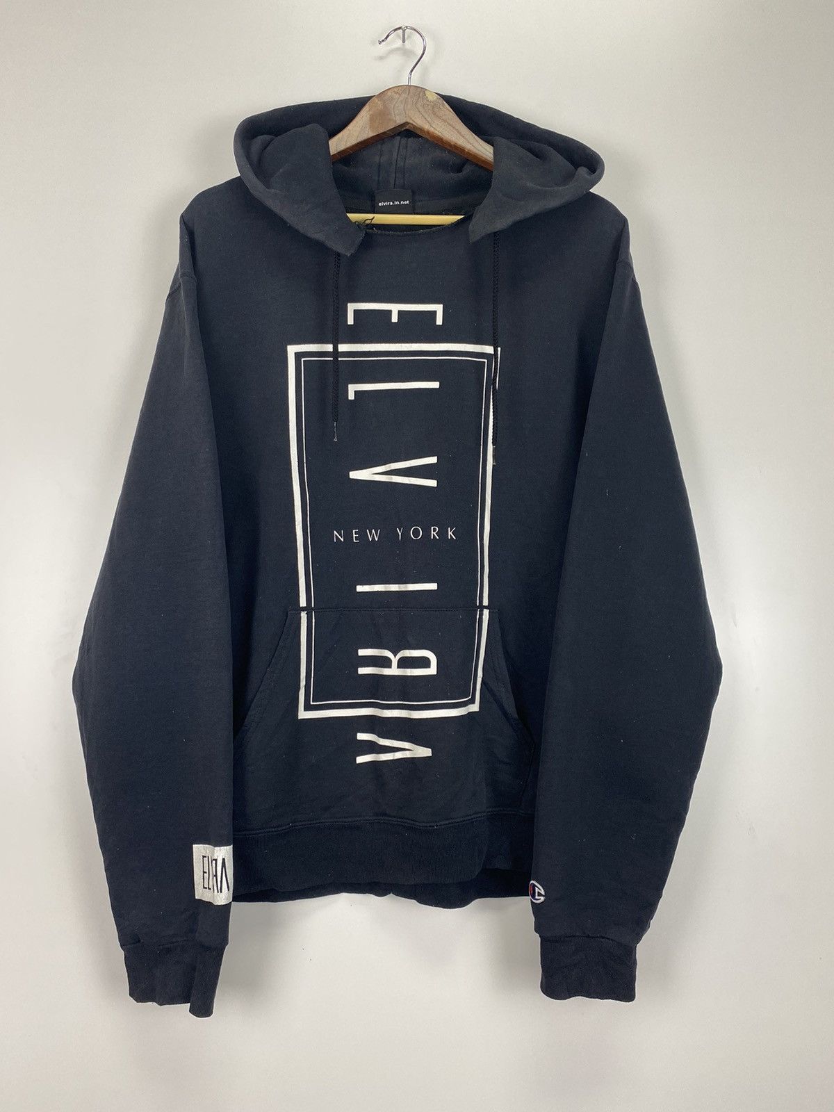 Champion × elvira.in.net Elvira Champion hoodies Size US L / EU 52-54 / 3 - 7 Thumbnail