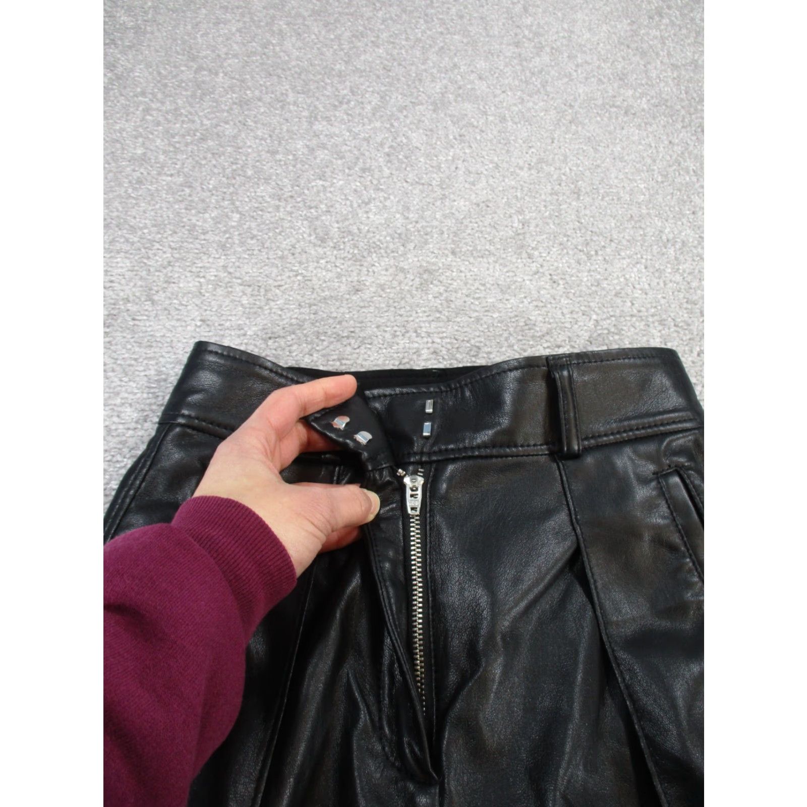 Vintage VINTAGE Babaton Pants Womens 00 Black Faux Leather Pleated Front Dress Pants Adult Regular Size 24" / US 00 / IT 34 - 3 Thumbnail