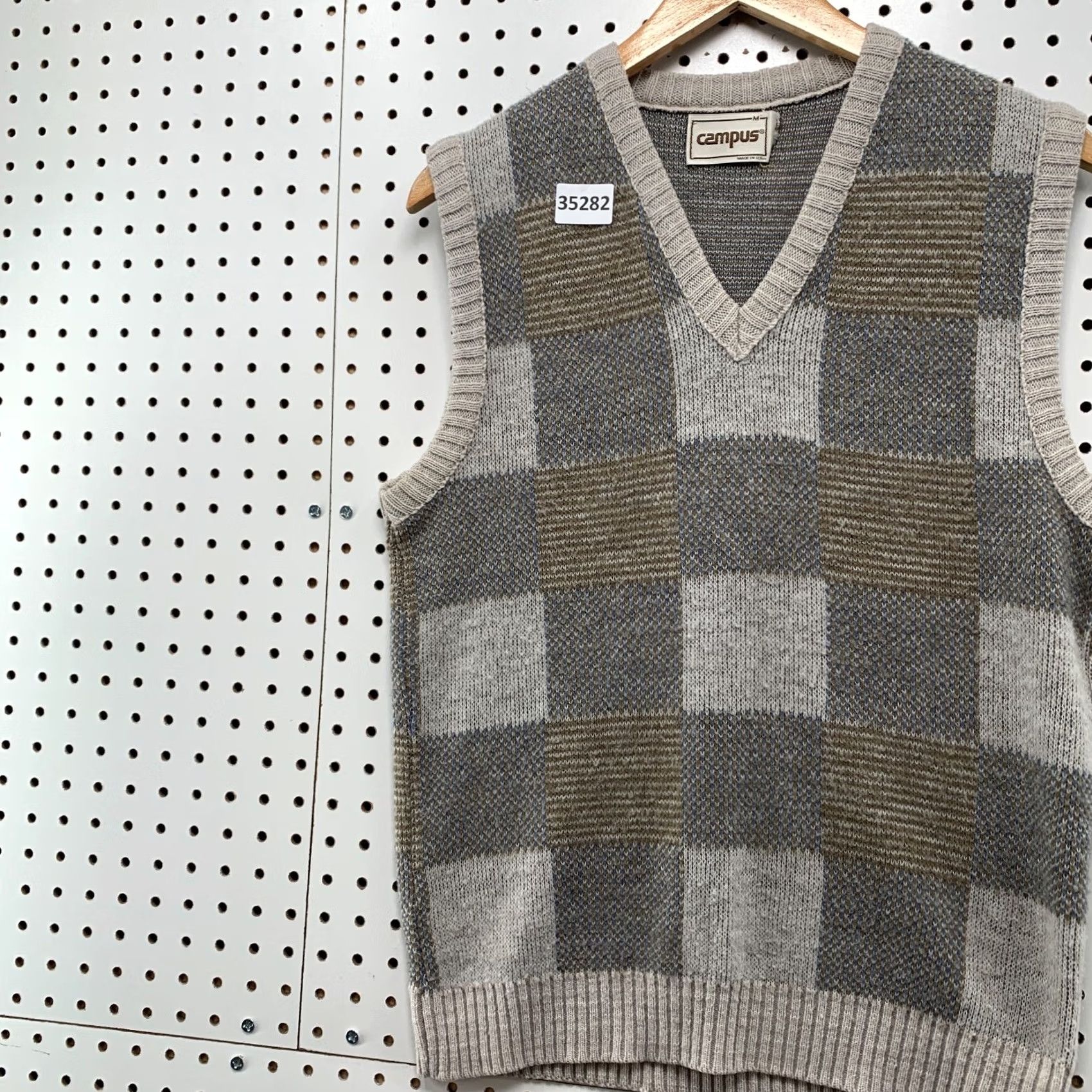 Vintage VINTAGE Campus Sweater Vest Mens Medium Gray Geometric V Neck USA Size US M / EU 48-50 / 2 - 3 Thumbnail