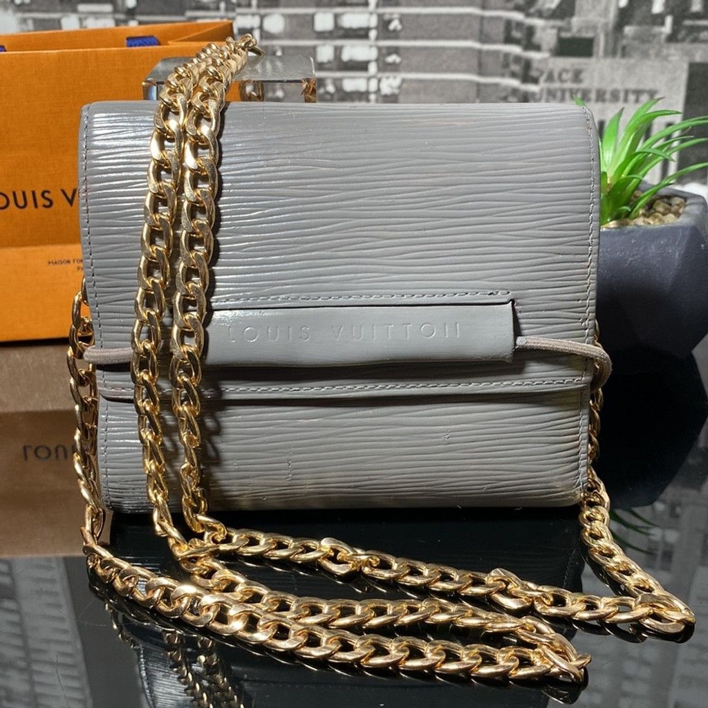 Louis Vuitton Authentic Louis Vuitton Epi Wallet Size ONE SIZE - 1 Thumbnail