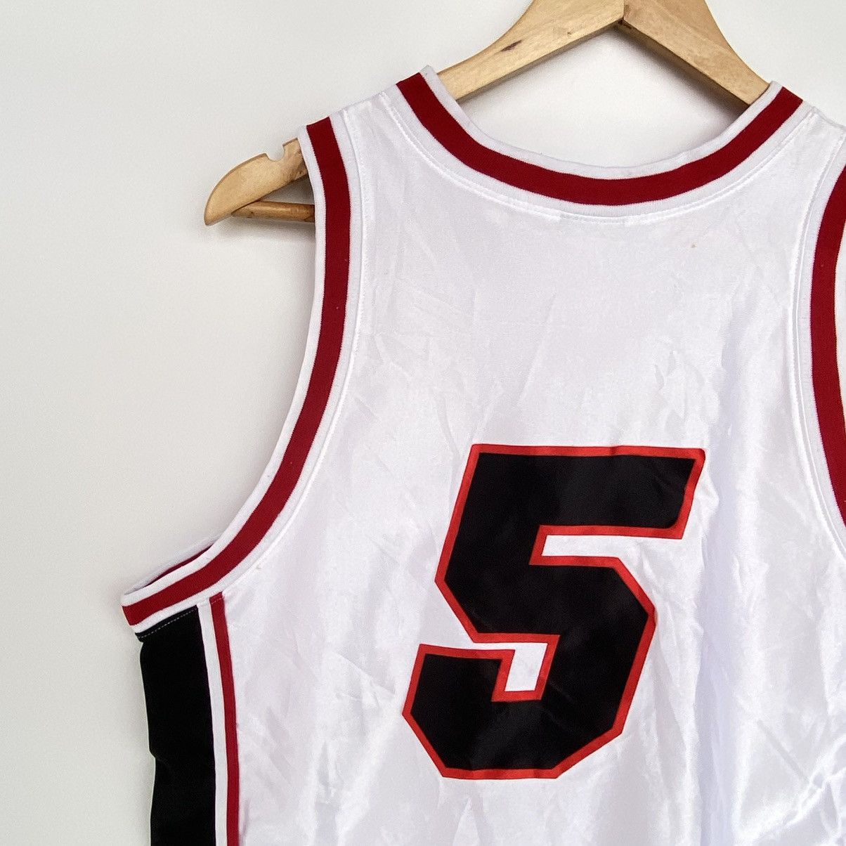 Other Vintage Nike Miami Heat White And Red Jersey Size XL Size US XL / EU 56 / 4 - 7 Thumbnail