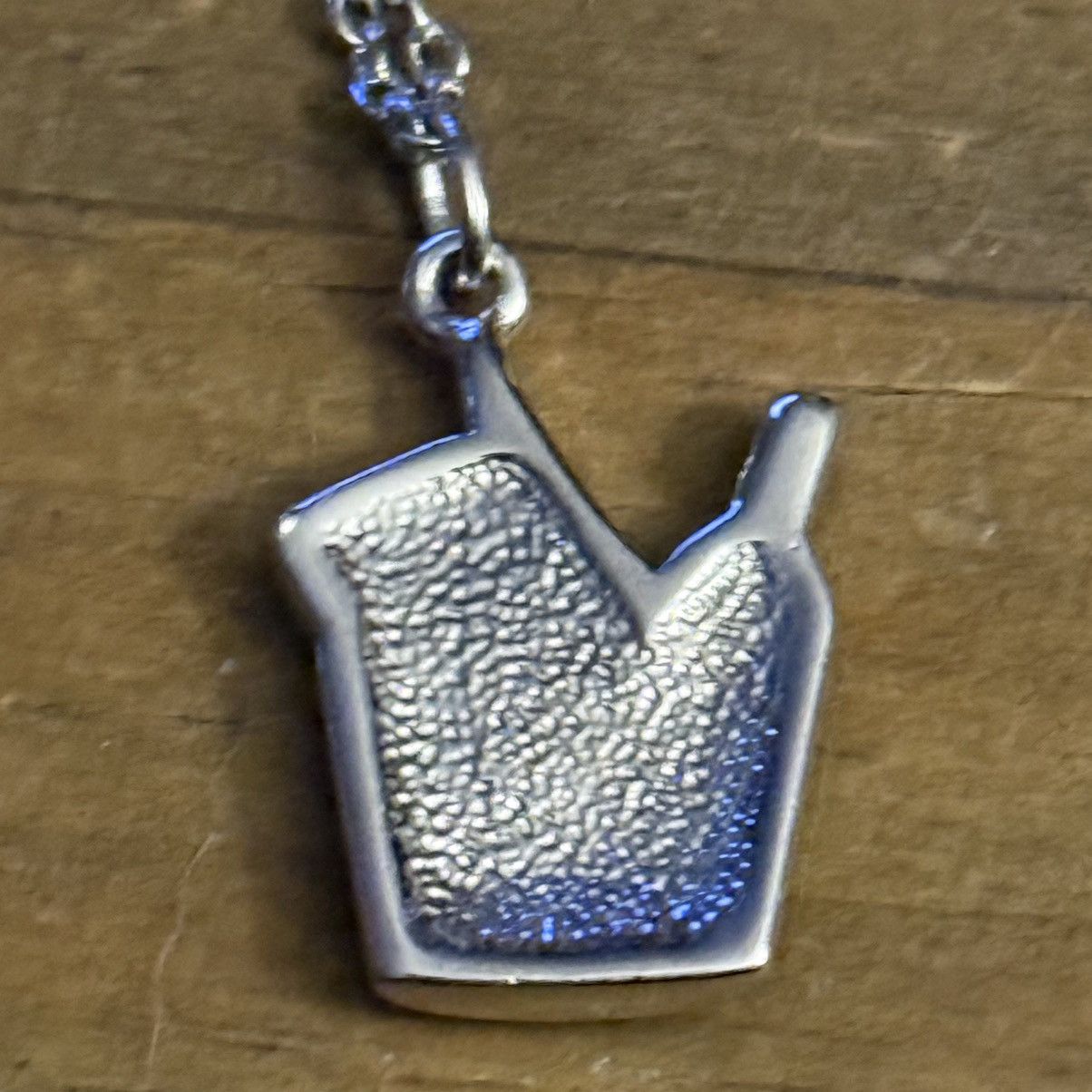 Other Silver tone champagne bucket pendant necklace Size ONE SIZE - 5 Thumbnail