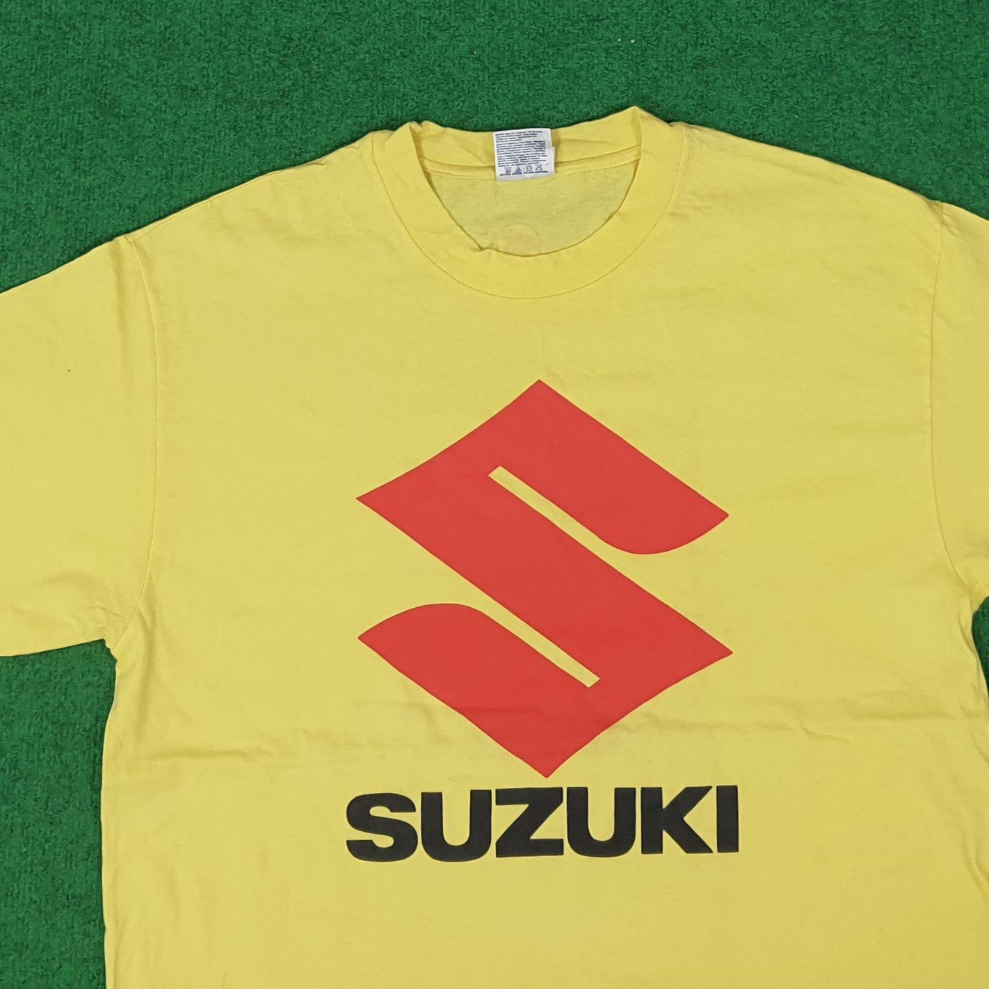 Japanese Brand Vintage SUZUKI Japan Motorsports Brand Tshirt C239N26 Size US L / EU 52-54 / 3 - 2 Thumbnail