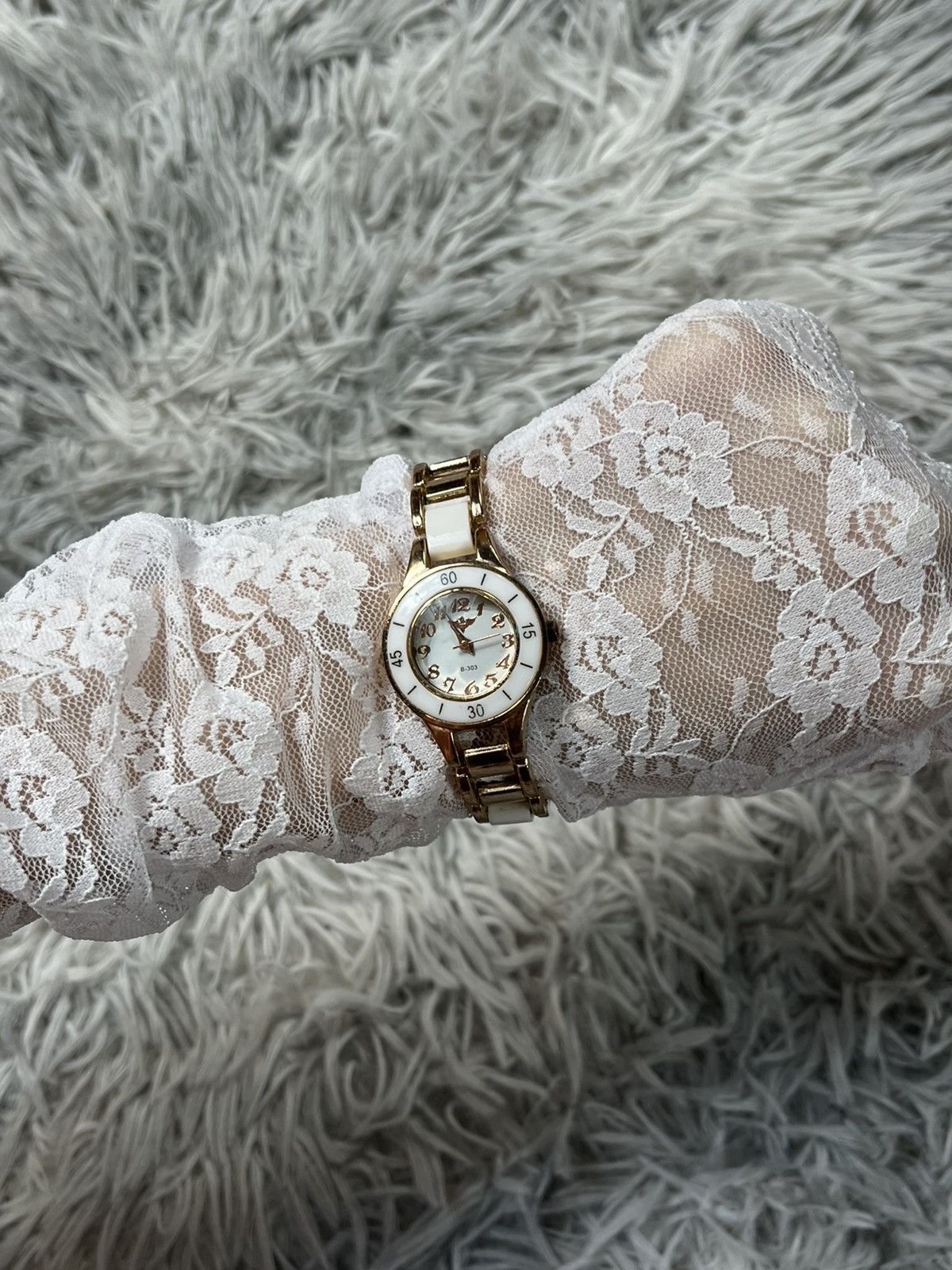 Jewelry Gold & White Ladies’ Bracelet Watch – Japanese Brand Size ONE SIZE - 3 Thumbnail