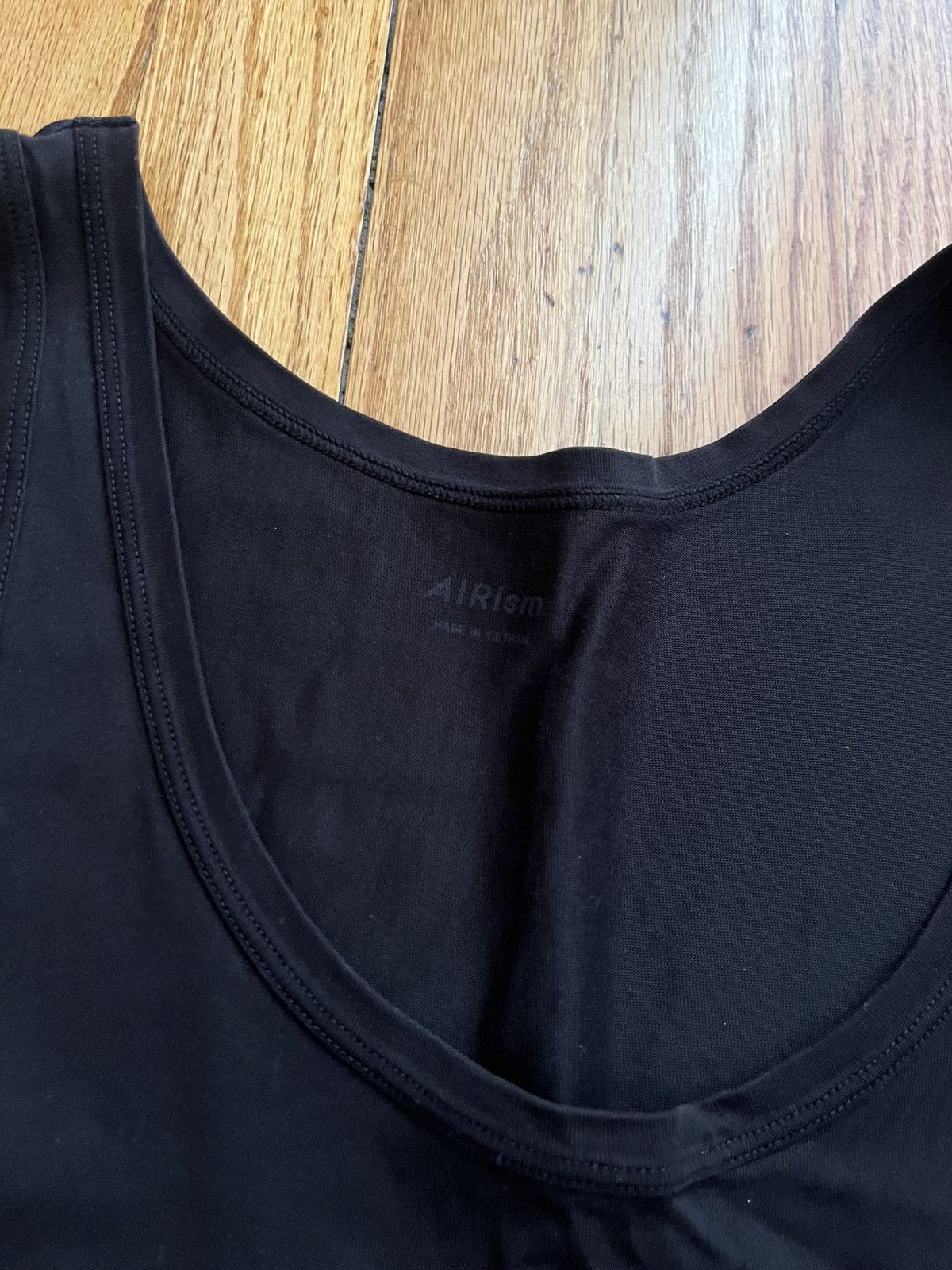 Uniqlo uniqlo airism tank tops size large x2 Size US L / EU 52-54 / 3 - 2 Thumbnail