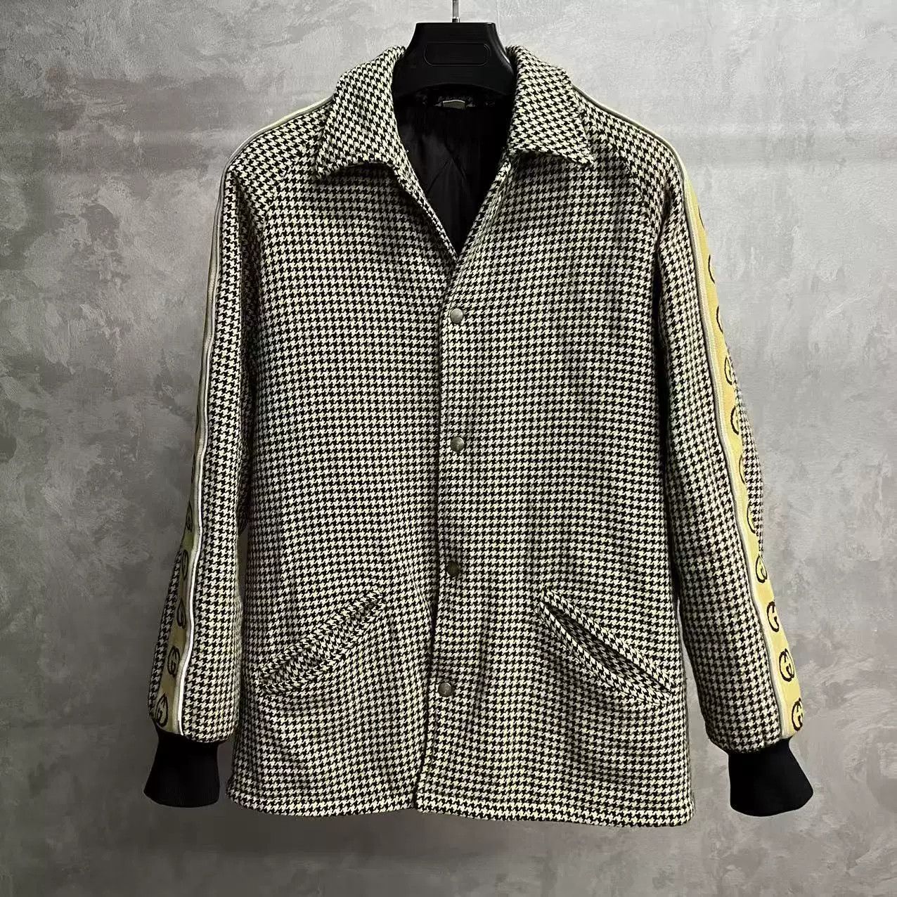 Gucci Gucci Beige Houndstooth Letter Print Jacket Size US S / EU 44-46 / 1 - 1 Thumbnail