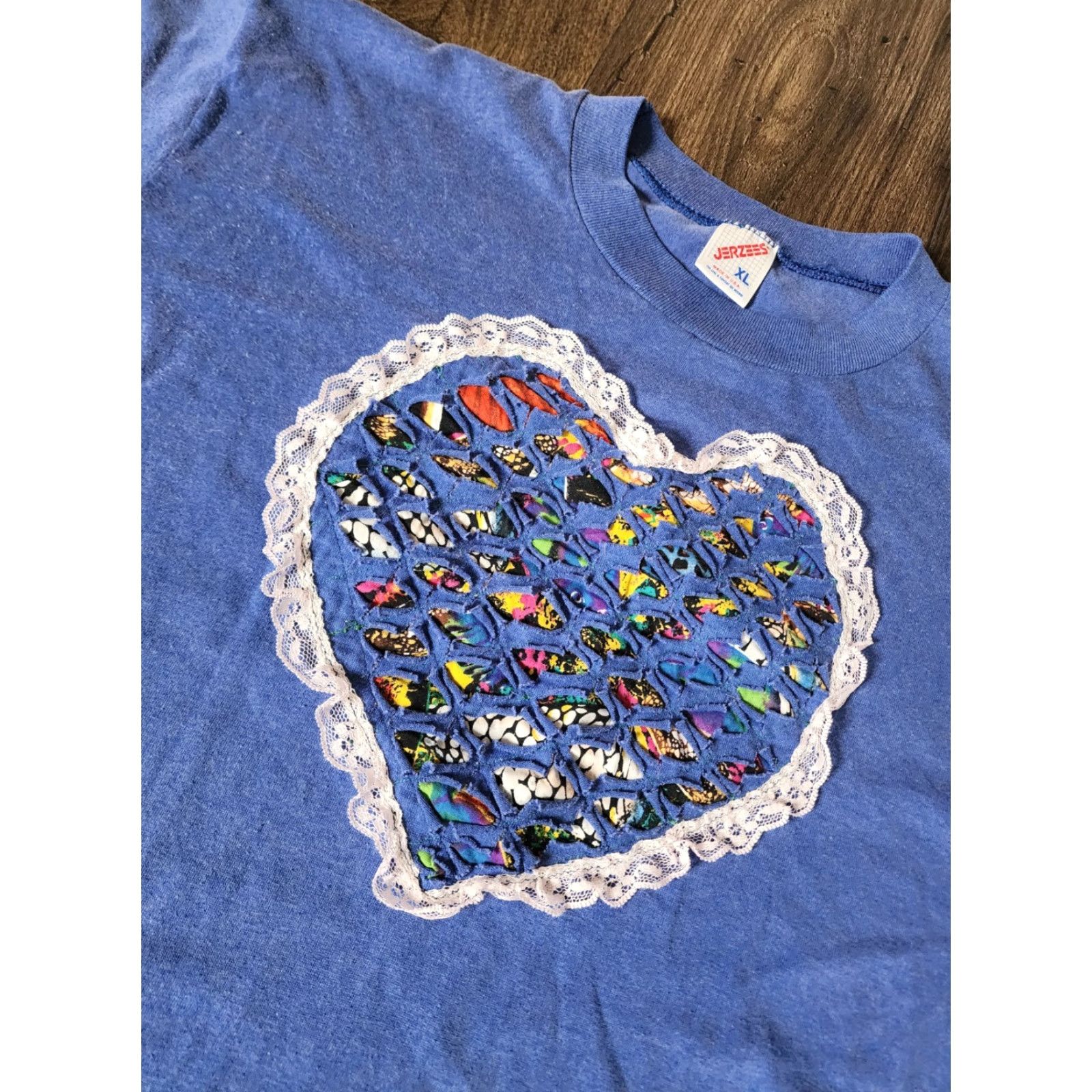 Jerzees VINTAGE Jerzees XL T-Shirt Unisex Adults Blue 50/50 Lace Heart Rabbit Easter 80s 90s USA Size XL / US 12-14 / IT 48-50 - 2 Thumbnail