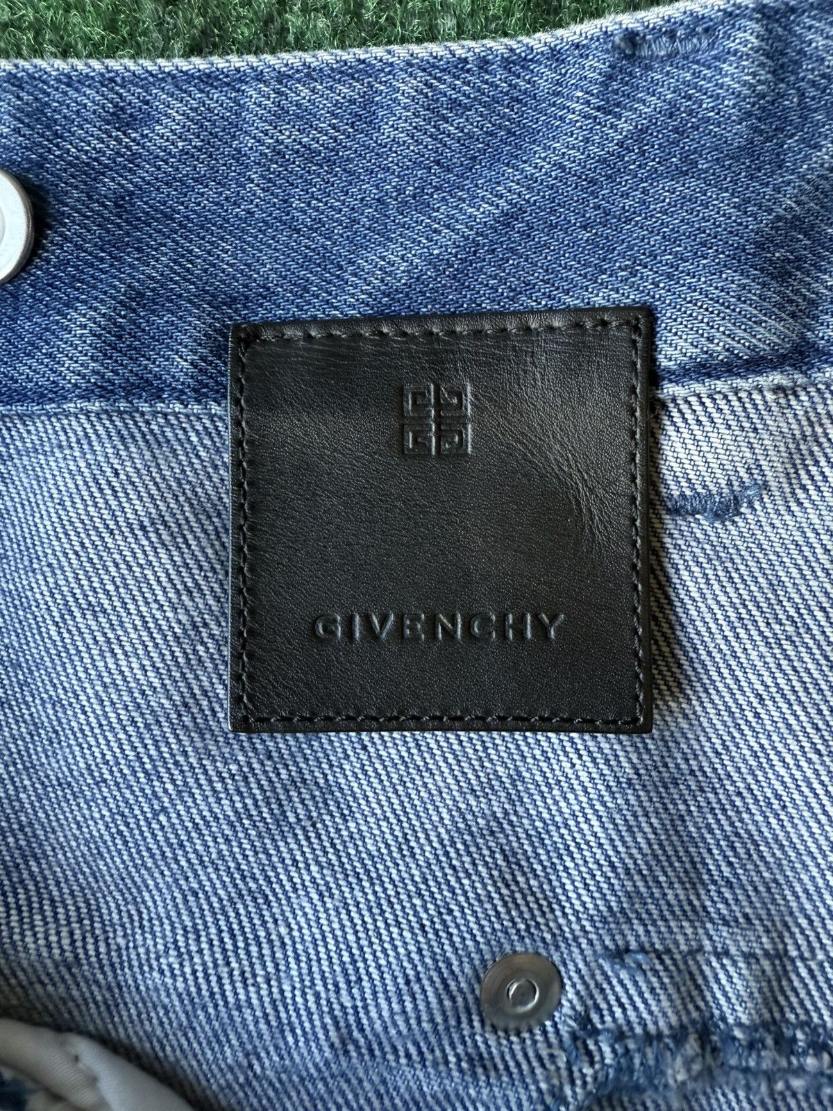 Givenchy USED GIVENCHY MENS MULTICUTTED DENIM CARGO SHORTS SIZE 36 Size US 36 / EU 52 - 9 Thumbnail
