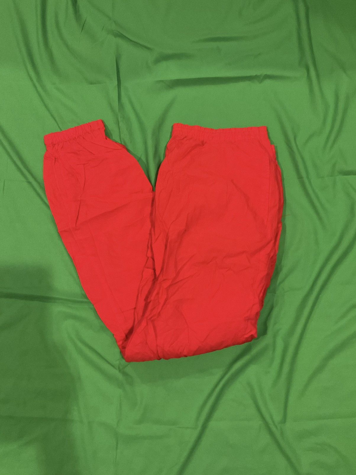 Marlboro × Vintage Vintage Red Marlboro sweatpants with zipper pocket Size US 34 / EU 50 - 1 Thumbnail
