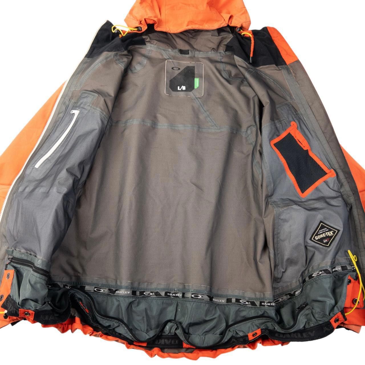 Oakley Vintage Oakley Goretex Pro Shell Snowboarding Jacket Size L Size US L / EU 52-54 / 3 - 5 Thumbnail