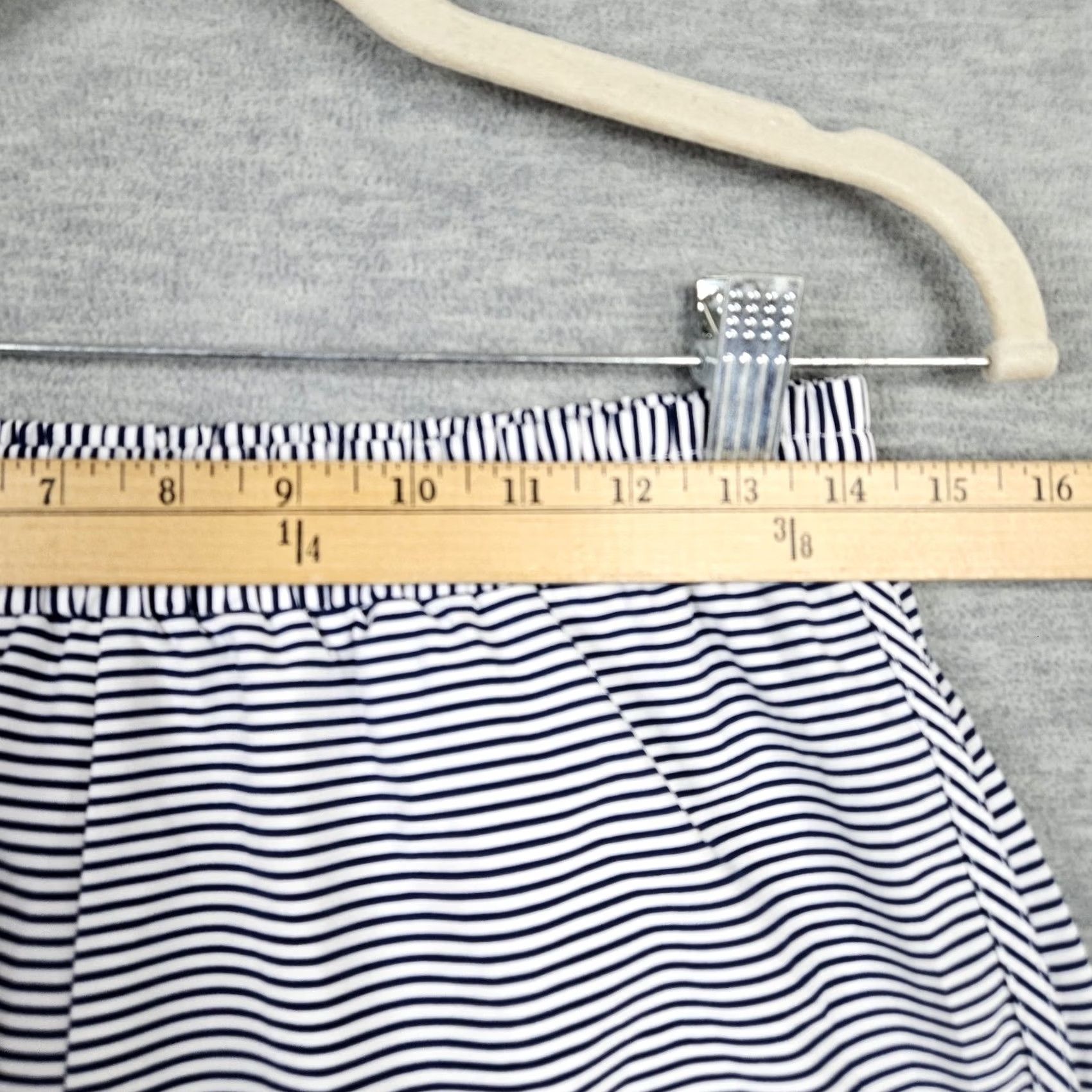 Sweaty Betty Sweaty Betty Women's Blue White Stripes Pull on Elastic waist Short Sz S Size 28" / US 6 / IT 42 - 3 Thumbnail