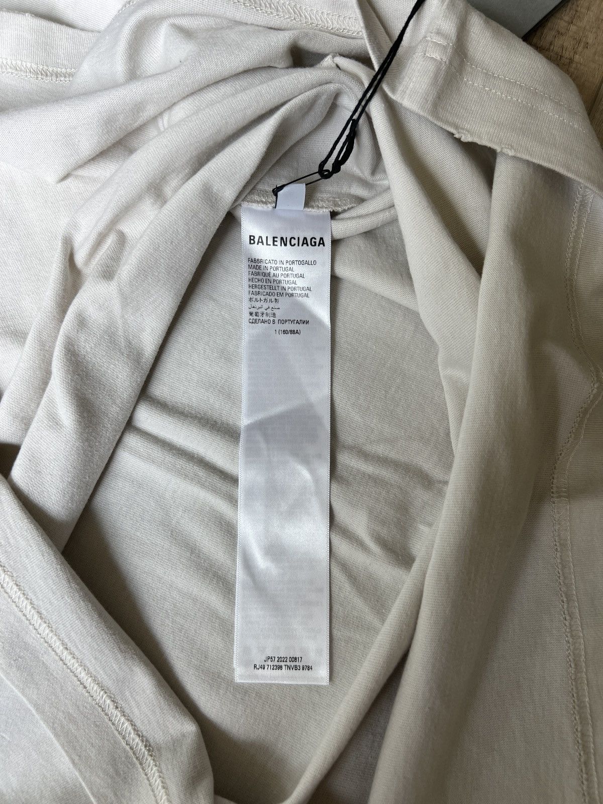 Balenciaga Balenciaga Be Different T shirt Size US S / EU 44-46 / 1 - 5 Thumbnail