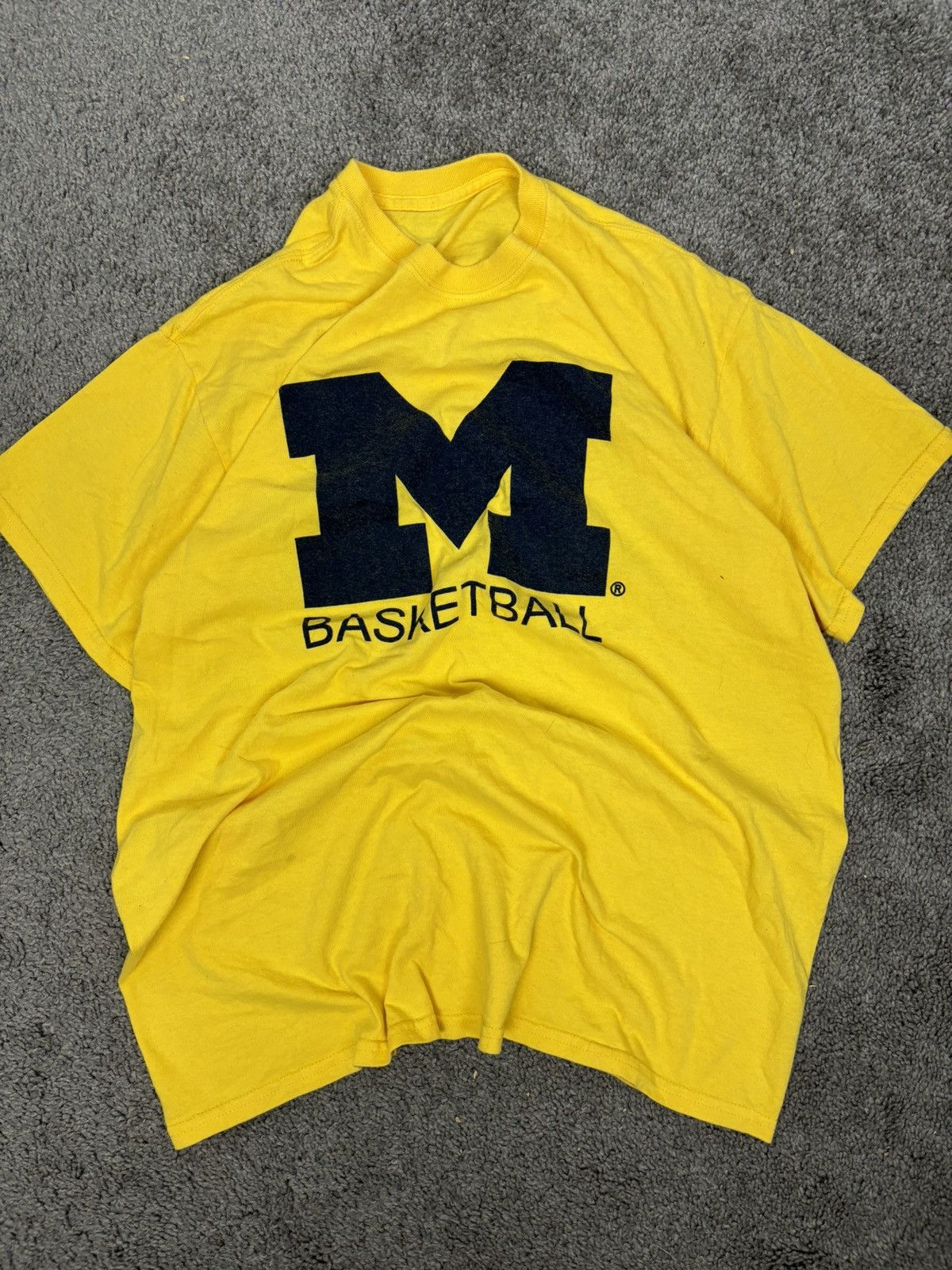 Vintage U of m michigan basketball tshirt Size US L / EU 52-54 / 3 - 1 Thumbnail