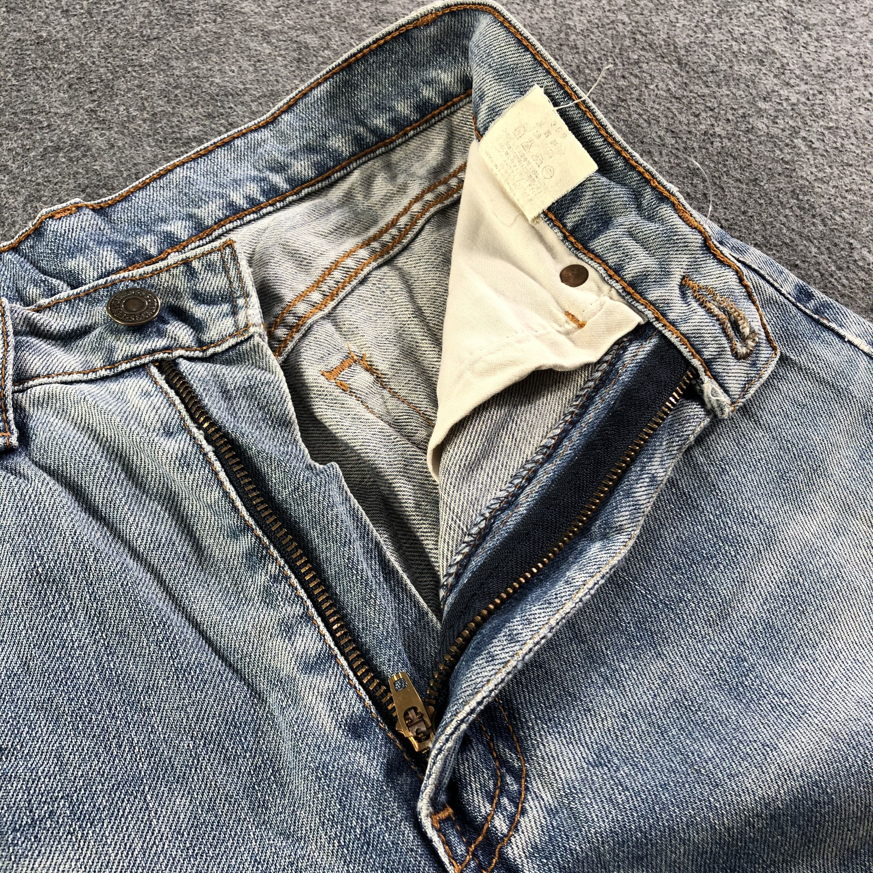 Levi's 90s Vintage Blue Wash Levis 519 Jeans-J2893 Size US 26 / EU 42 - 8 Thumbnail