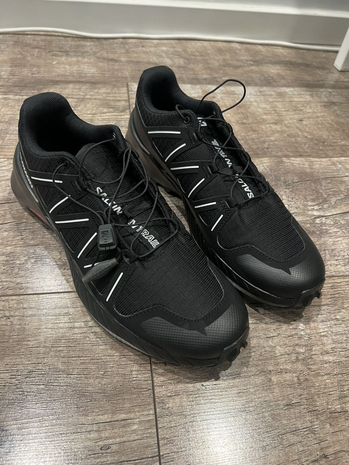 Salomon Salomon black trail running shoes Size US 8.5 / EU 41-42 - 2 Thumbnail