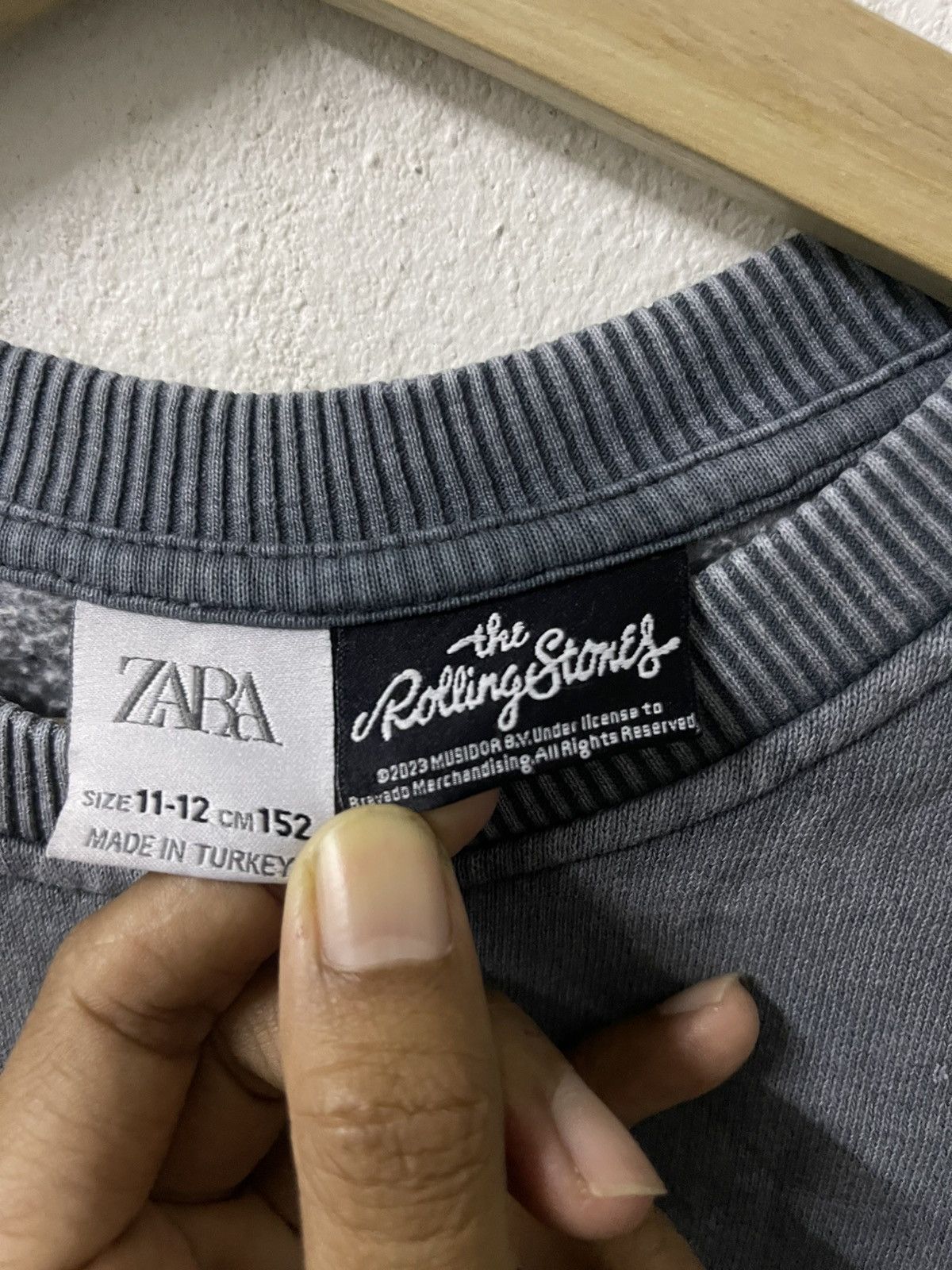 The Rolling Stones ZARA The Rolling Stone Sweatshirt Size US S / EU 44-46 / 1 - 8 Thumbnail