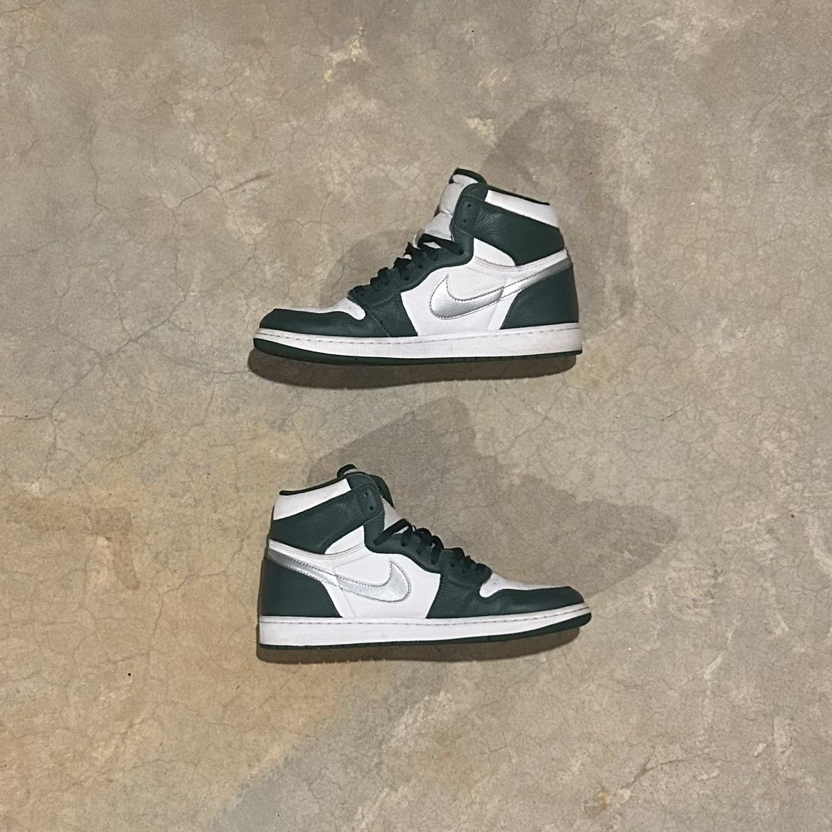 Jordan Brand × Nike Air Jordan 1 Retro High OG Gorge Green 2022 US 12 Size US 12 / EU 45 - 2 Thumbnail