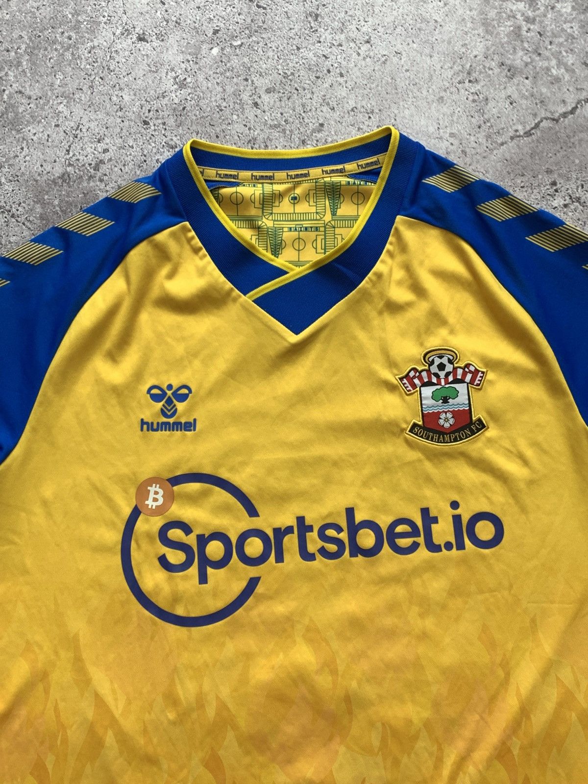 Hummel 🔥HUMMEL SOUTHAMPTON 2021/22 AWAY BROJA SOCCER JERSEY SHIRT Size US XL / EU 56 / 4 - 7 Thumbnail