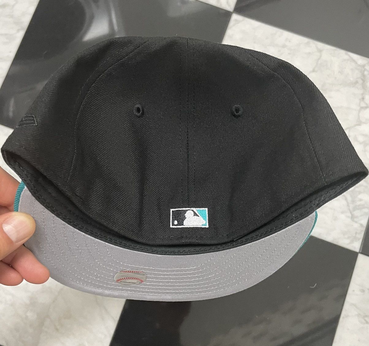 New Era 🔥Exclusive Diamond backs fitted size 7 1/4 other sizes avl Size ONE SIZE - 4 Thumbnail