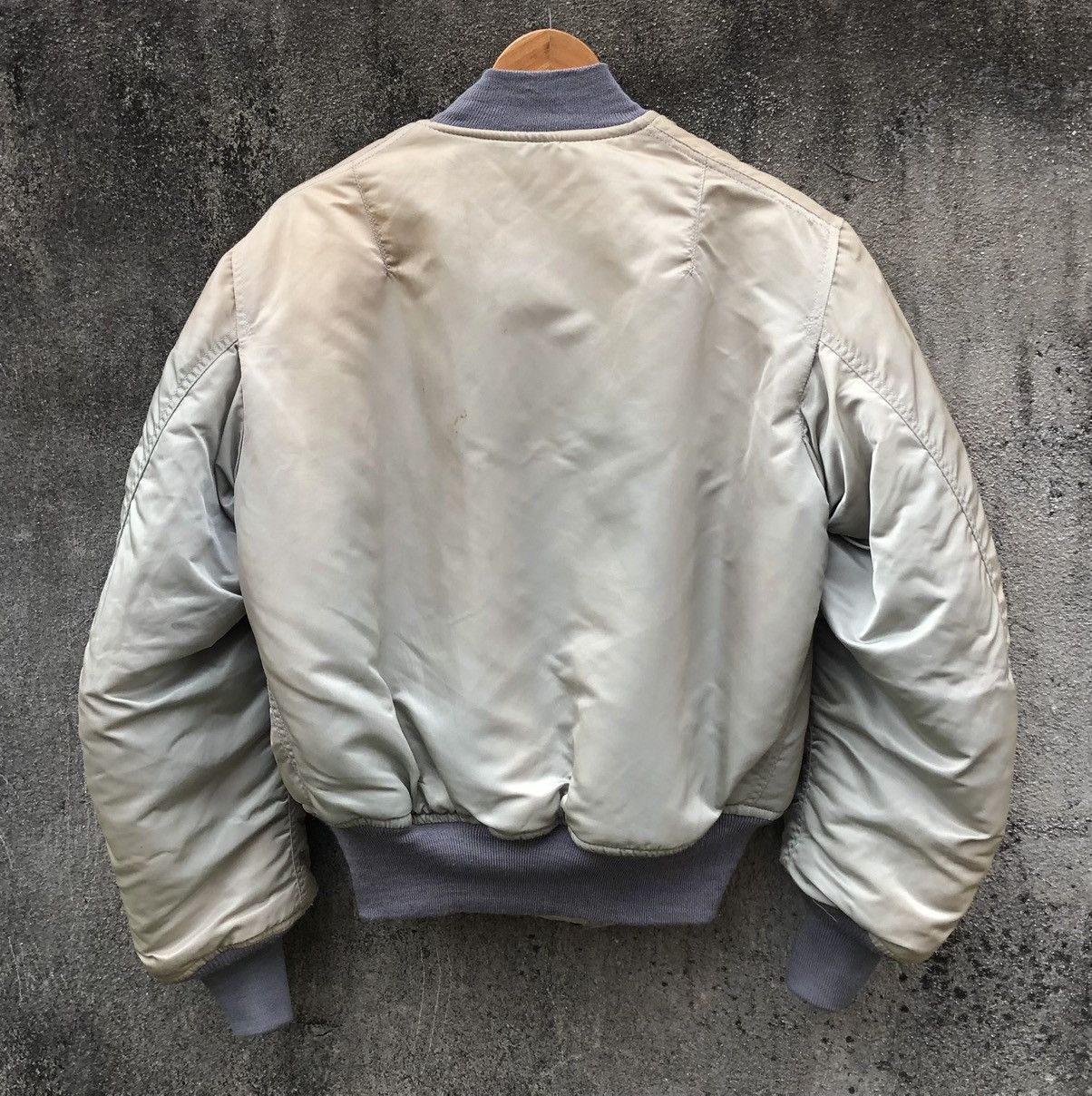 Avirex Vintage AVIREX USA Sun Faded Intermediate Ma1 Bomber Jacket Size US M / EU 48-50 / 2 - 16 Thumbnail