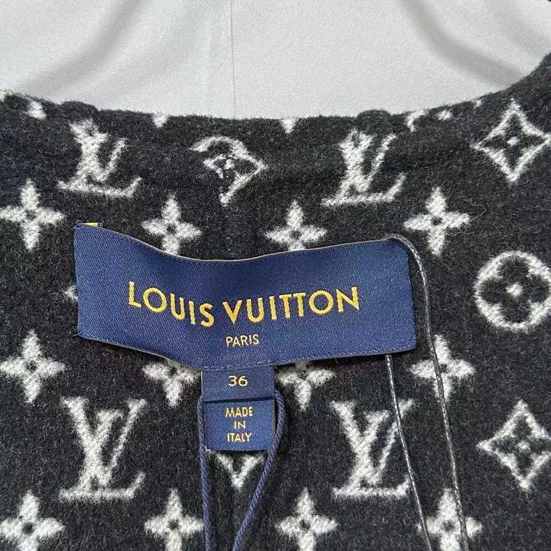 Louis Vuitton Louis Vuitton short sleeves Size US L / EU 52-54 / 3 - 5 Thumbnail