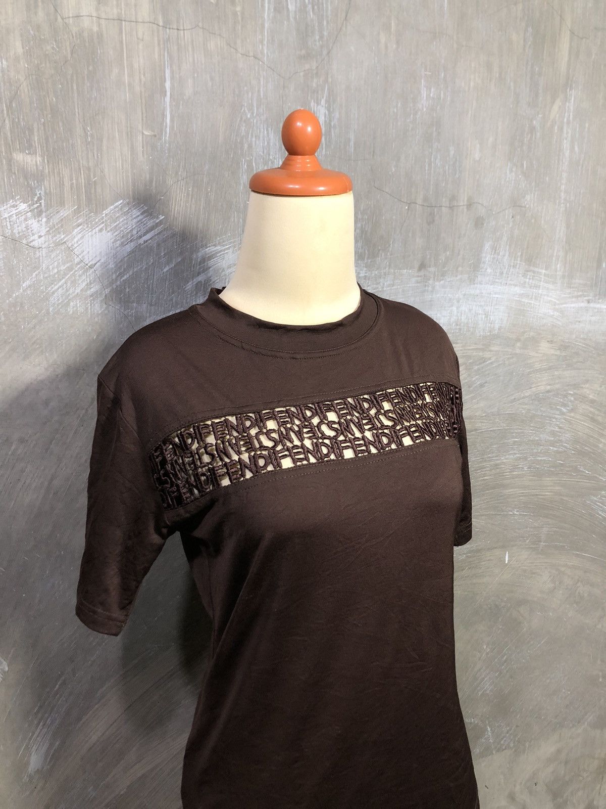 Designer × Fendi Authentic Fendi Tshirt Size XS / US 0-2 / IT 36-38 - 2 Thumbnail