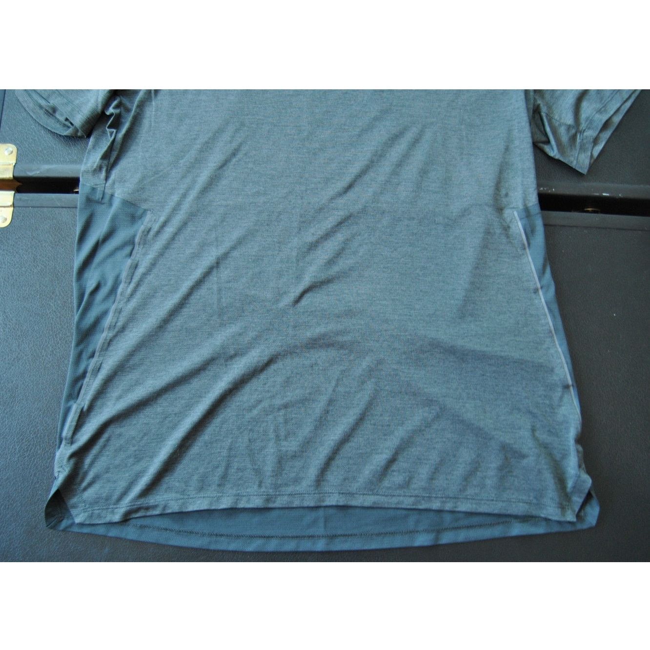 Lululemon Lululemon Gray & Black Two-tone Short Sleeve Shirt Size US M / EU 48-50 / 2 - 3 Thumbnail