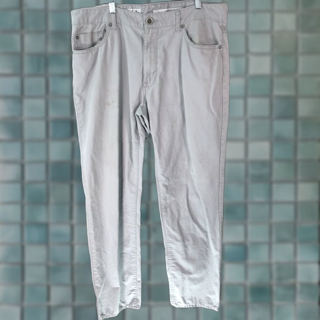 DKNY DKNY Jeans Bleecker Straight Denim Jeans Mens 38X32 Gray 100% Cotton Regular Rise 5-Pocket Leather Zipper Button Closure" Size US 40 / EU 56 - 1 Thumbnail