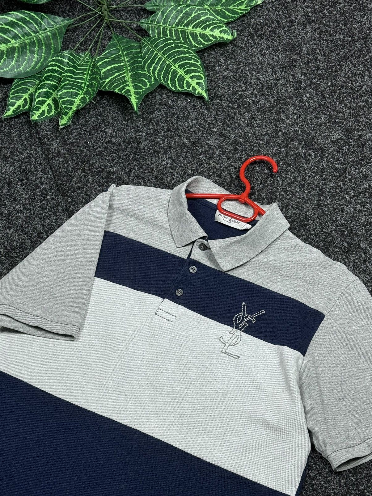 Yves Saint Laurent Vintage Yves Saint Laurent Luxury Tee Size L Size US L / EU 52-54 / 3 - 3 Thumbnail
