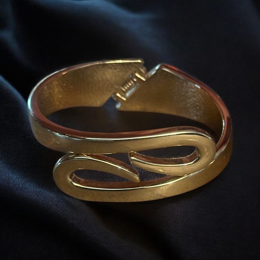 Other Gold tone swirly hinged cuff bangle bracelet Size ONE SIZE - 1 Thumbnail