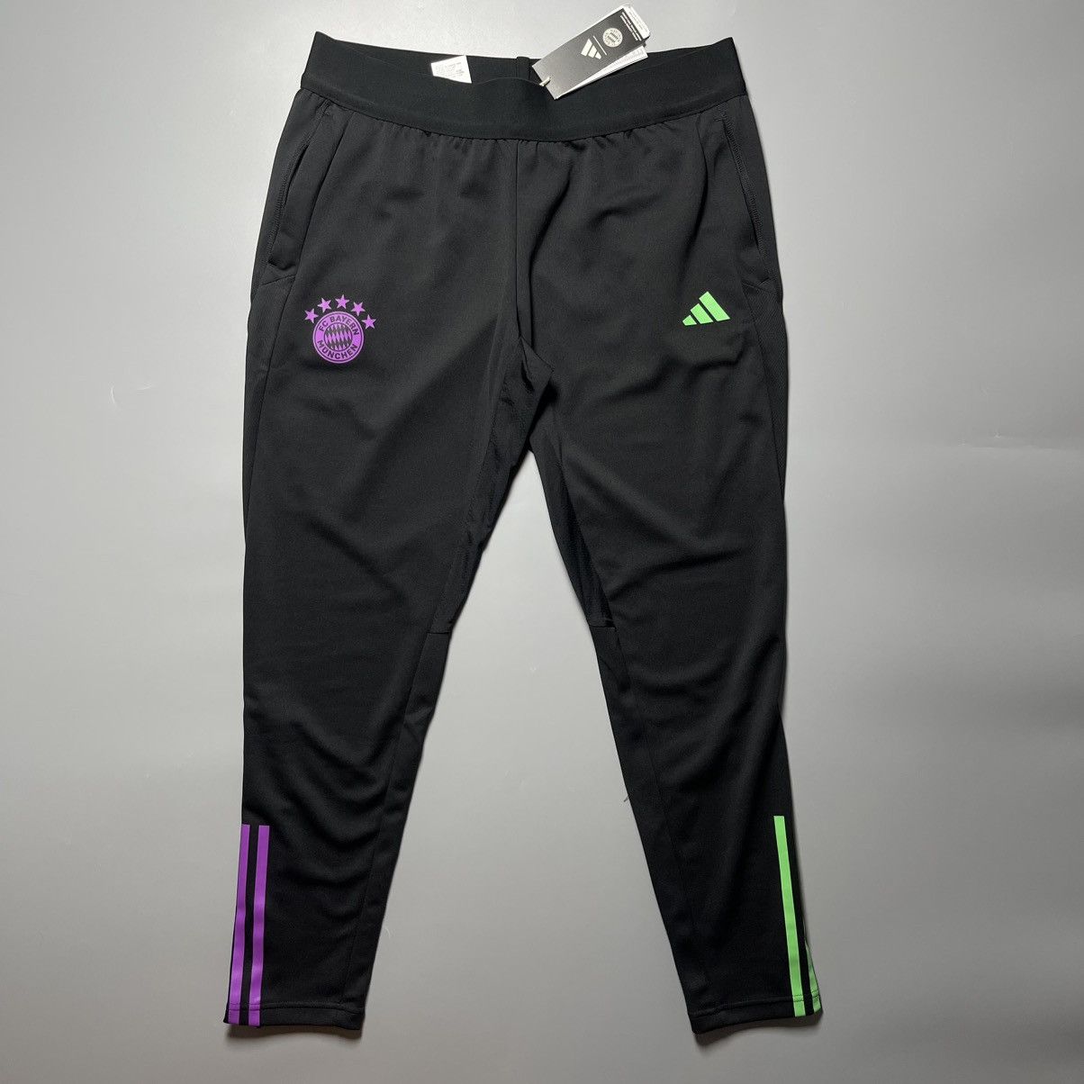 Vintage NWT BAYERN ADIDAS 2023/2024 WOMENS TRAINING TRACK PANTS Size 34" / US 12 / IT 48 - 1 Thumbnail