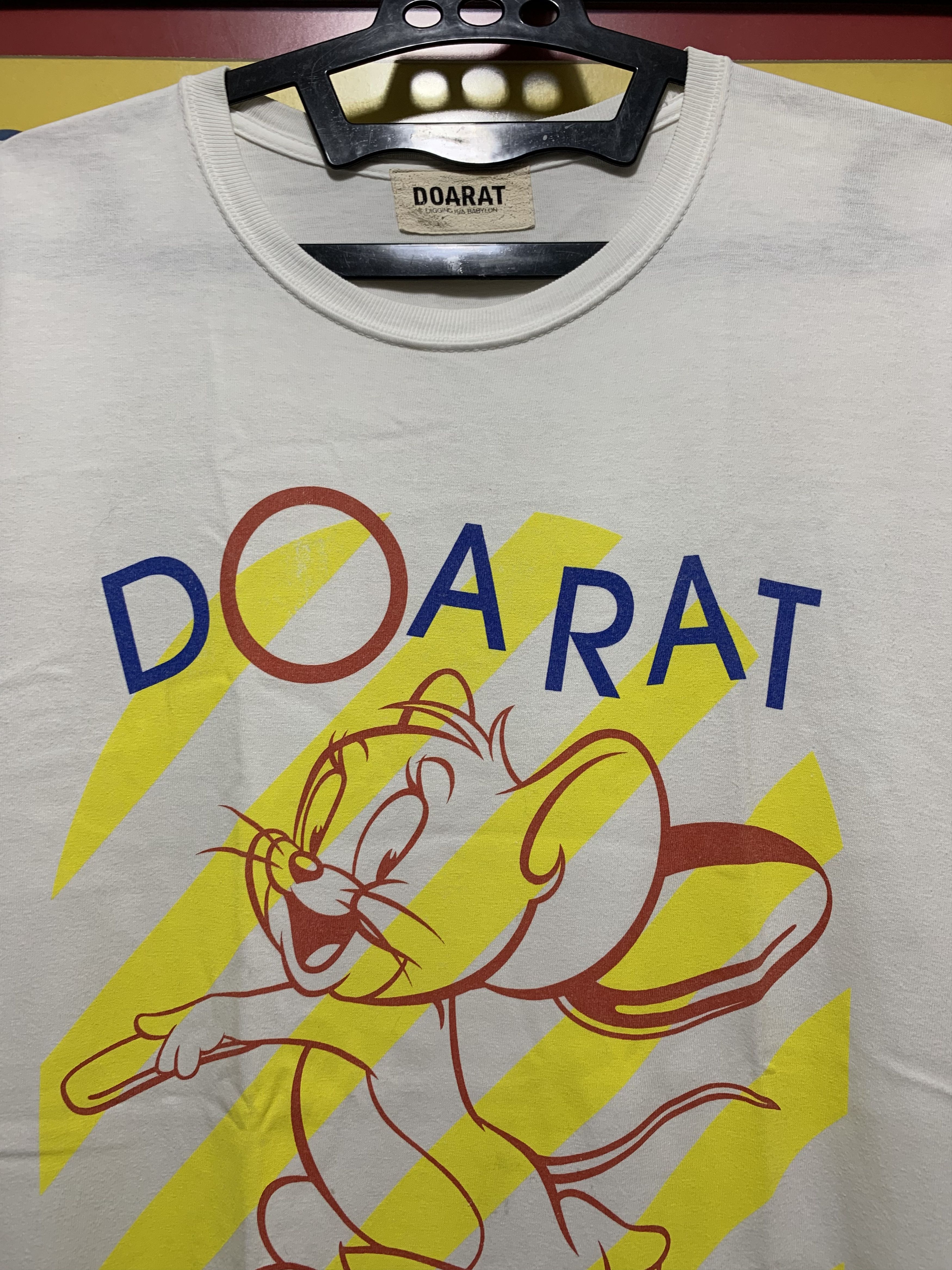 image of Archival Clothing x Vintage Doarat X Tom & Jerry “Puss Gets The Boot” Cartoon T in White (Size Larg