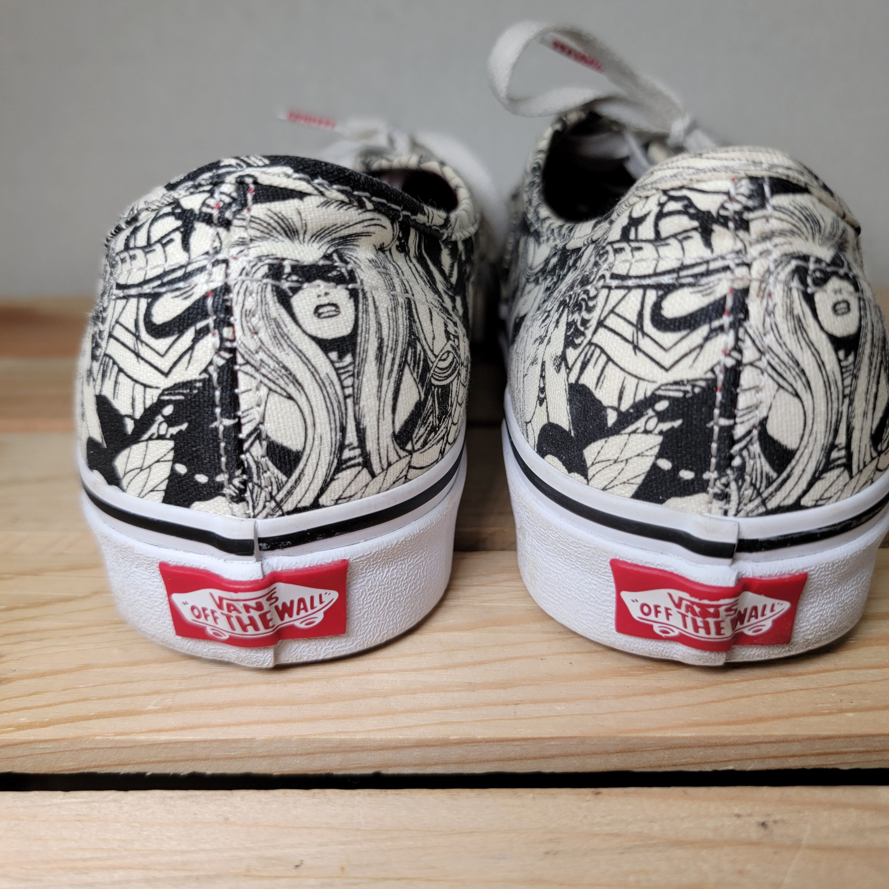 Vans Vans X Marvel Avengers Women Low Top - 6.5 (Men) 8 (Women) Size US 8 / IT 38 - 4 Thumbnail