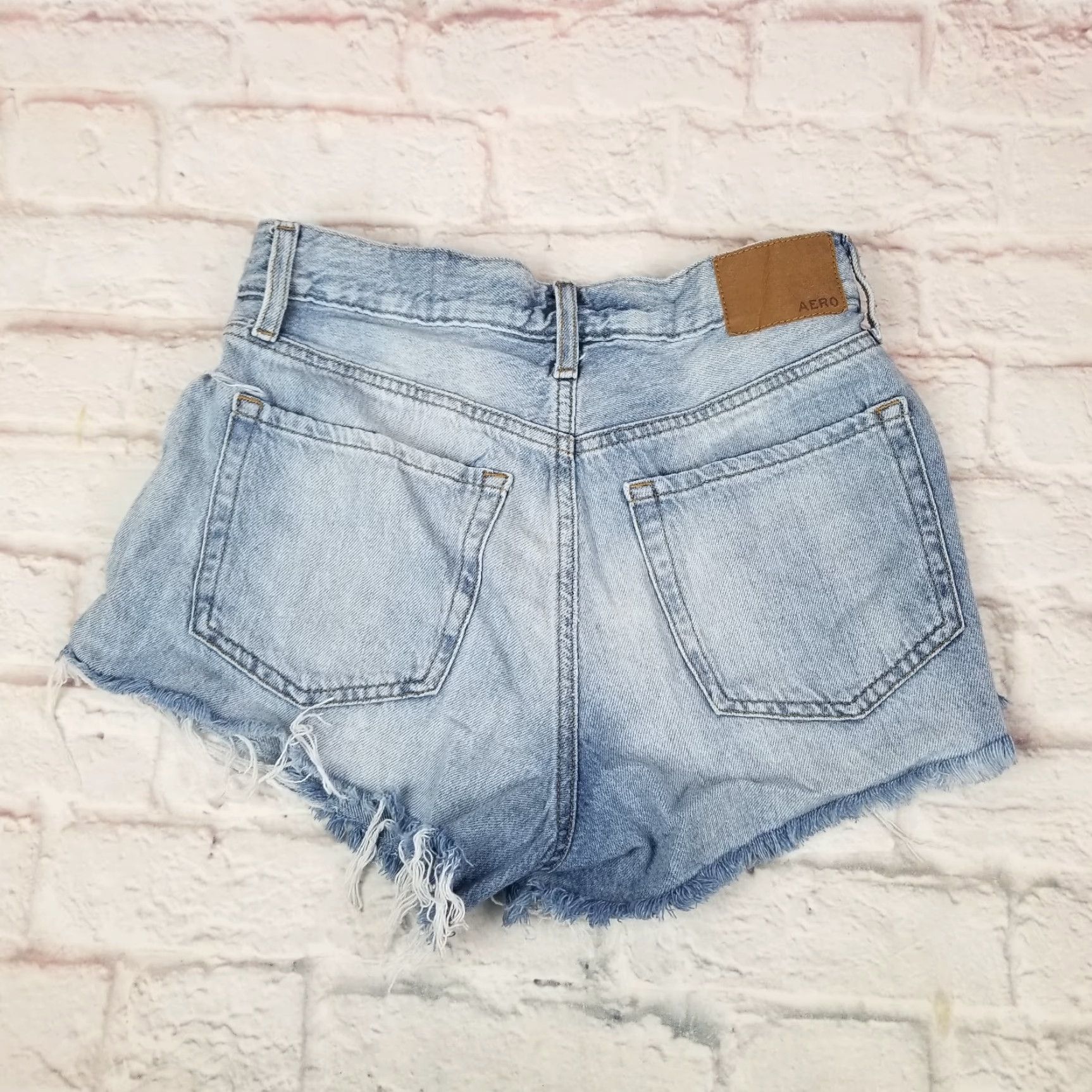 Vintage Aeropostale Womens Shorts Size 4 Blue Light Wash High Rise Mom Cut-off Size 27" / US 4 / IT 40 - 2 Thumbnail
