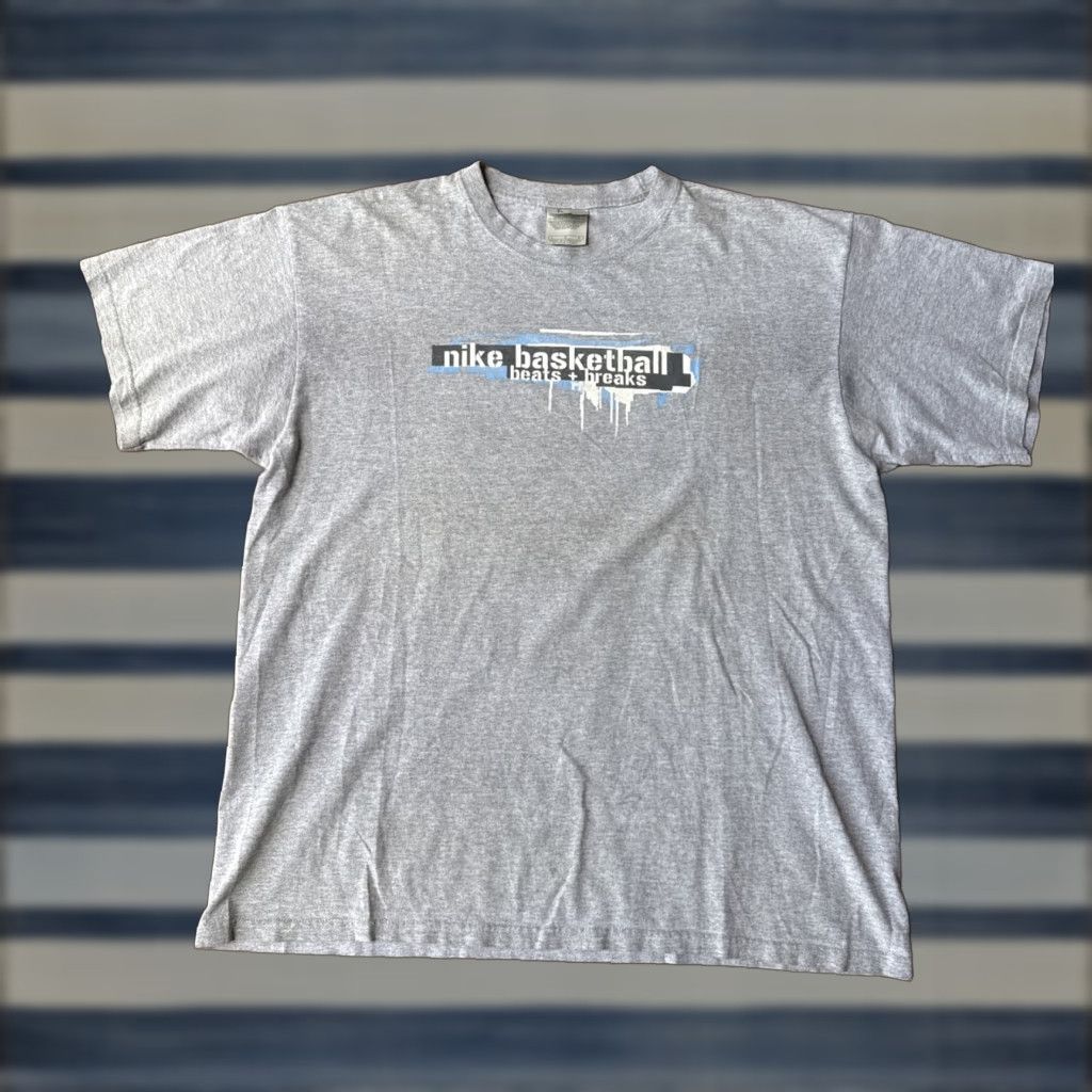 Nike VINTAGE Nike Basketball Beats + Breaks T-Shirt gray Large Mens 90s Sports Short Sleeve Crew Neck Cotton Logo Graphic Print Vintage Y2K Nike Size US L / EU 52-54 / 3 - 1 Thumbnail