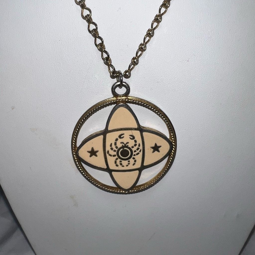 Vintage Vintage Groovy Astrological Sign Cancer Medallion on Chain Size ONE SIZE - 1 Thumbnail