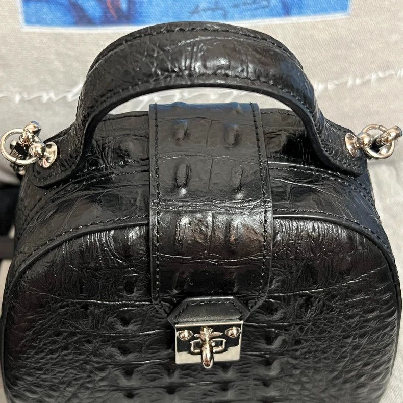 Vivienne Westwood Vivienne Westwood size os Ostrich embossed leather handbag Size ONE SIZE - 4 Thumbnail