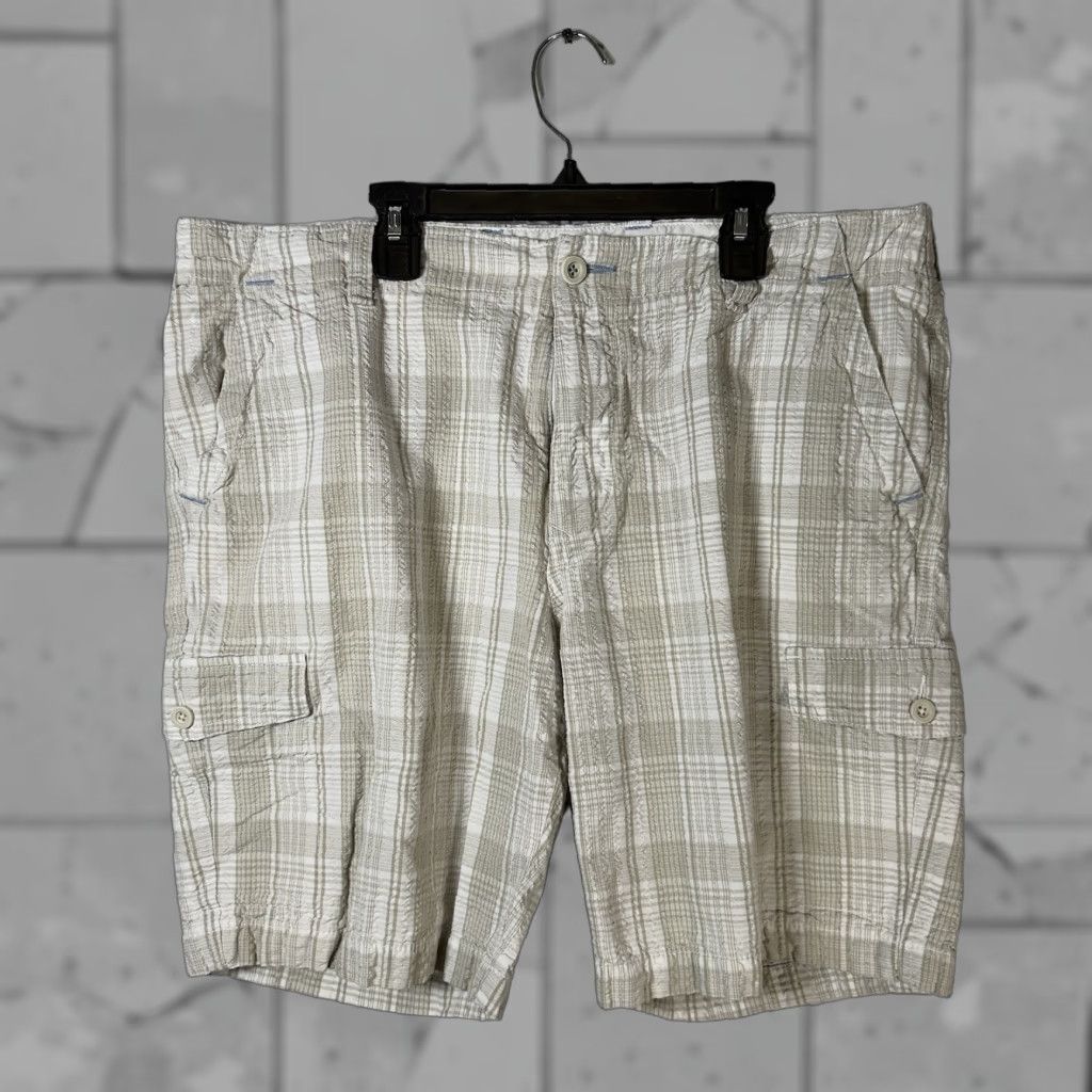 Tommy Bahama Tommy Bahama Relax Casual Shorts Mens Size 36 Beige Chino Casual Relaxed Fit Regular Size US 36 / EU 52 - 1 Thumbnail
