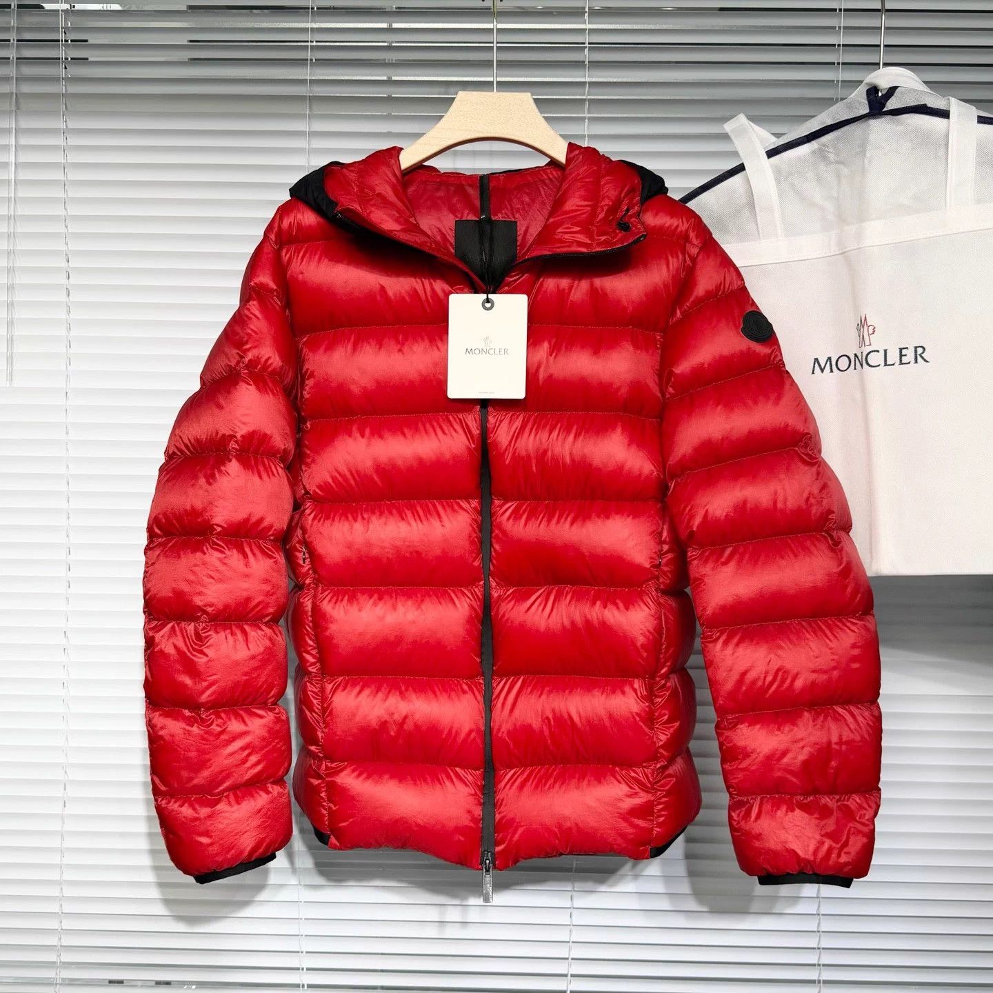 Moncler Moncler Lightweight Down Jacket Red Size 4 Hooded Logo Patch Size US XL / EU 56 / 4 - 1 Thumbnail