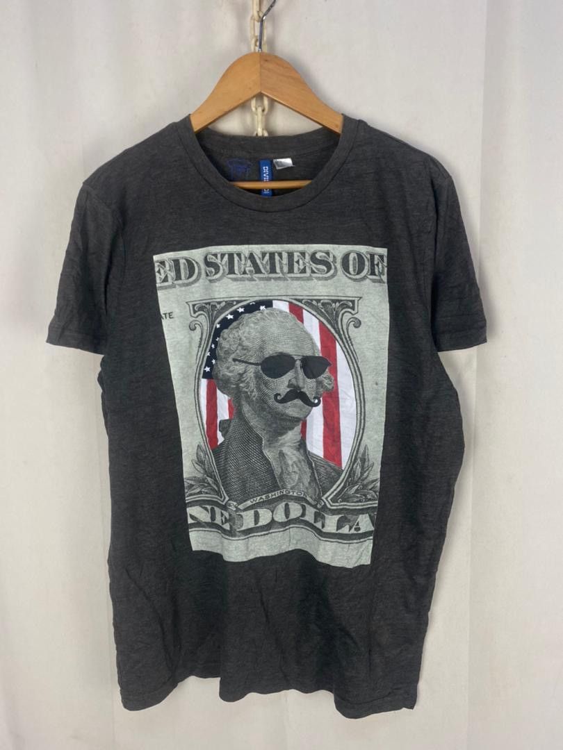 H&M Unisex 🔥H&M printed tshirt Size US L / EU 52-54 / 3 - 1 Thumbnail