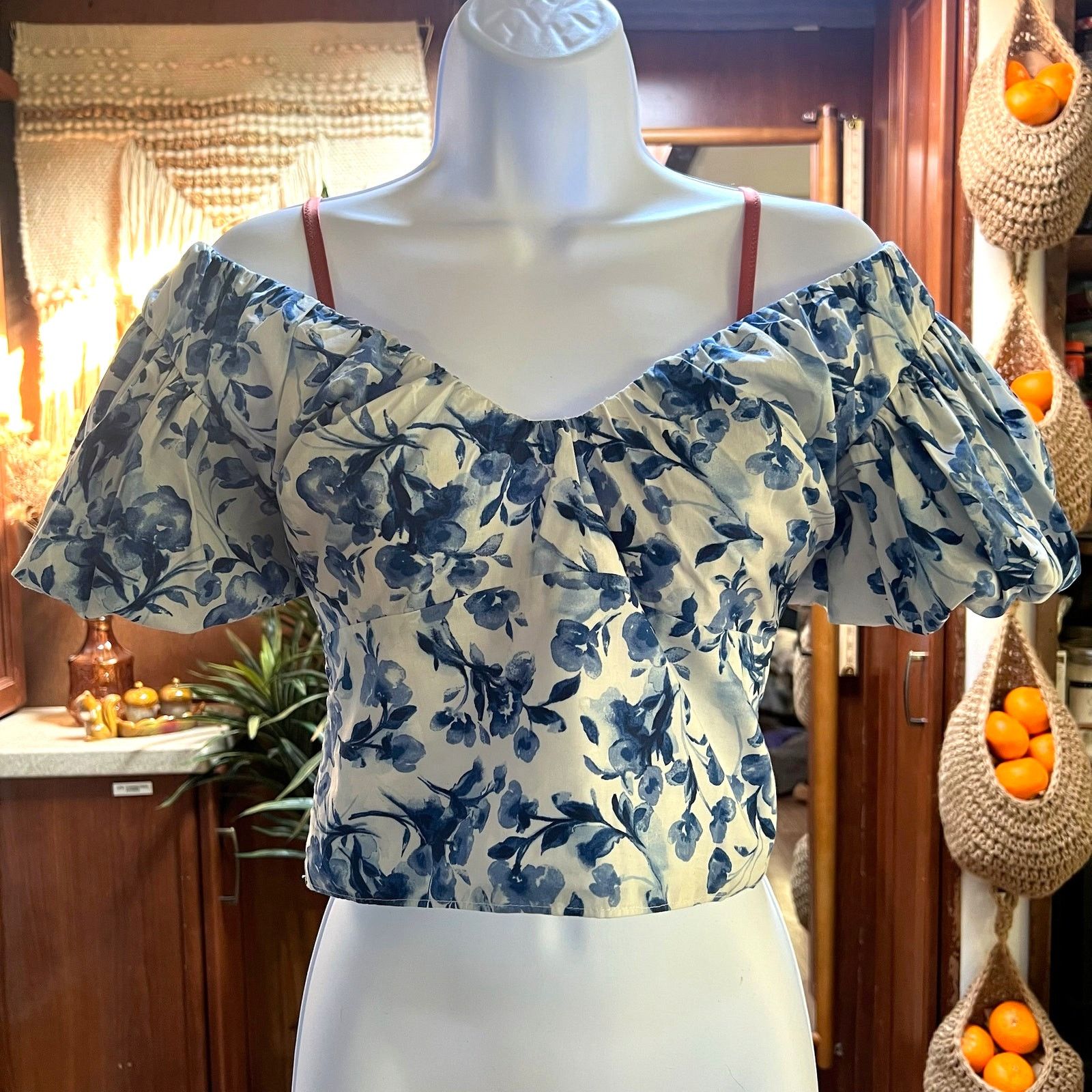 Abercrombie & Fitch Abercrombie Y2K Floral Crop Top XS Puff Sleeve Off Shoulder Size XS / US 0-2 / IT 36-38 - 1 Thumbnail