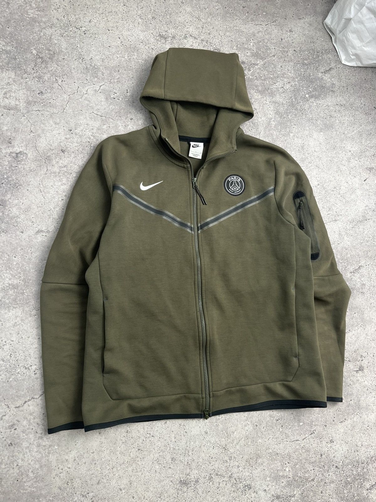 Nike Paris Saint-Germain PSG Tech Fleece Pack Zip Hoodie Size L Size US L / EU 52-54 / 3 - 3 Thumbnail