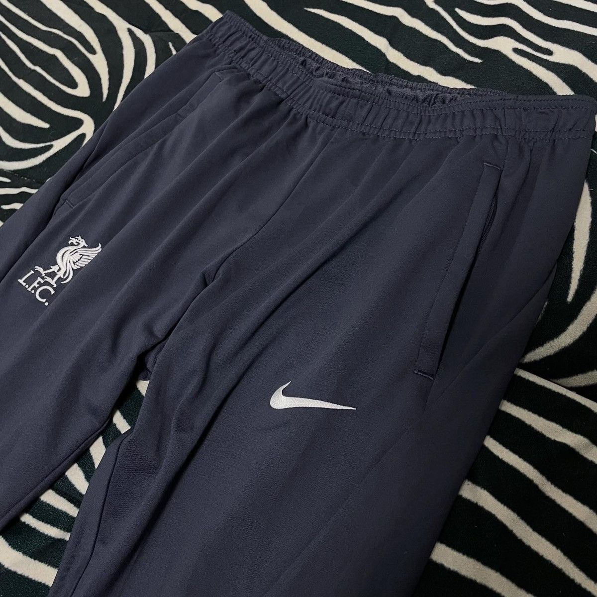 Nike Nike Liverpool FC Track Pants Soccer y2k Size US 32 / EU 48 - 4 Thumbnail