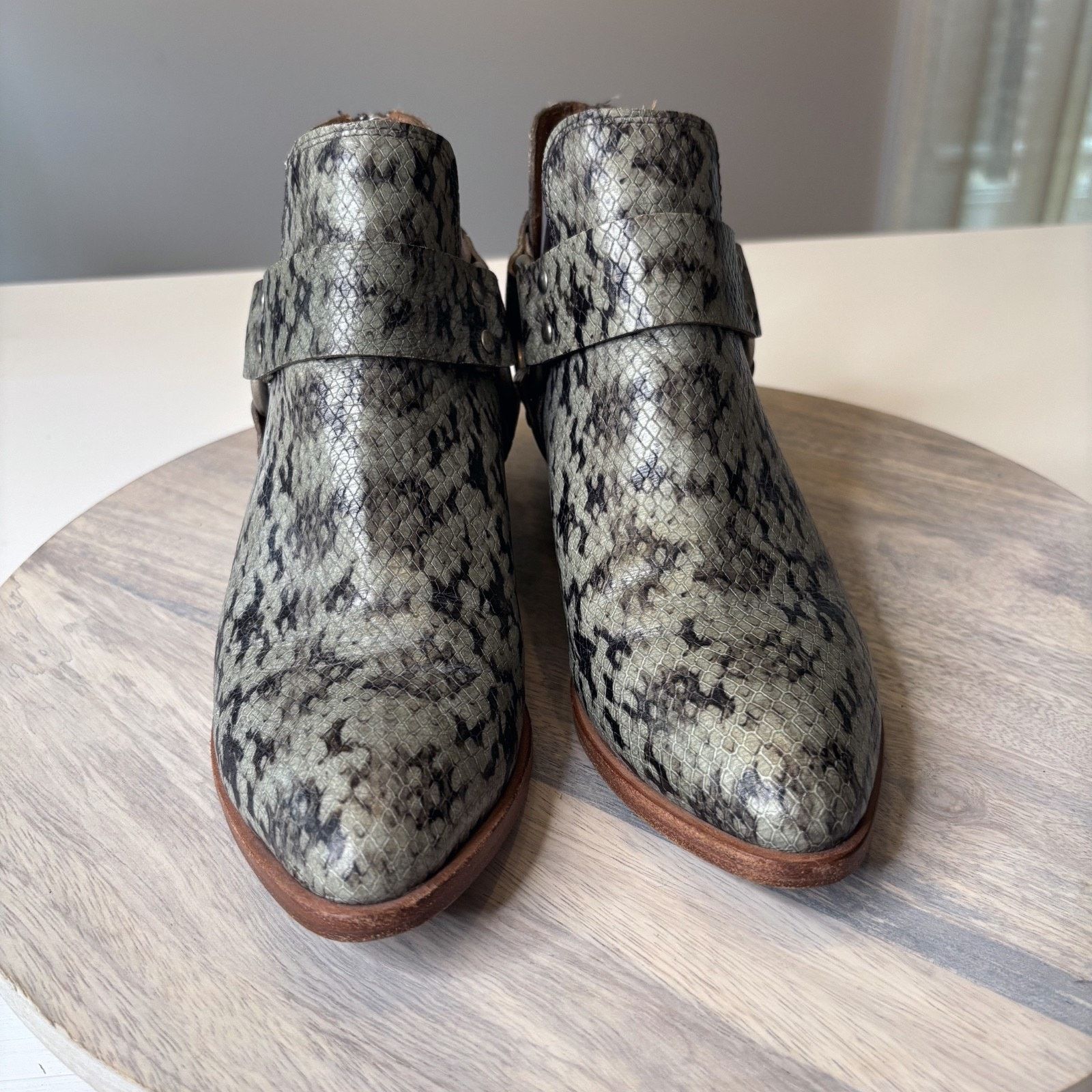 Frye Frye Ray Green Snake Print Leather Ankle Boots Size 7.5 Size US 7.5 / IT 37.5 - 5 Thumbnail