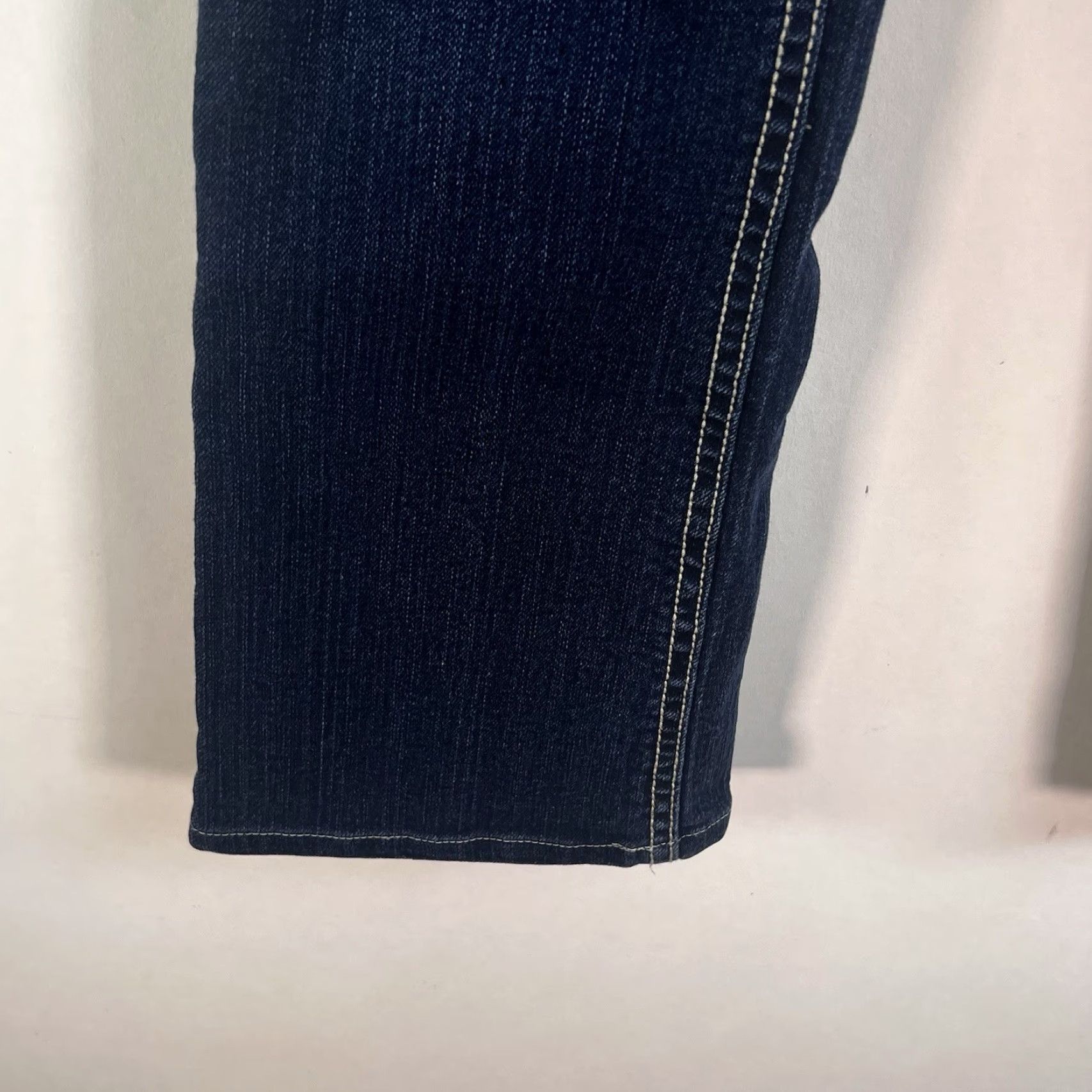 Wrangler Wrangler Western Stitched Denim Jeans Womens 3/4 Jeans Bootcut Blue 29 Inseam 27in 10 (3/4) XS? Size 26" / US 2 / IT 38 - 5 Thumbnail
