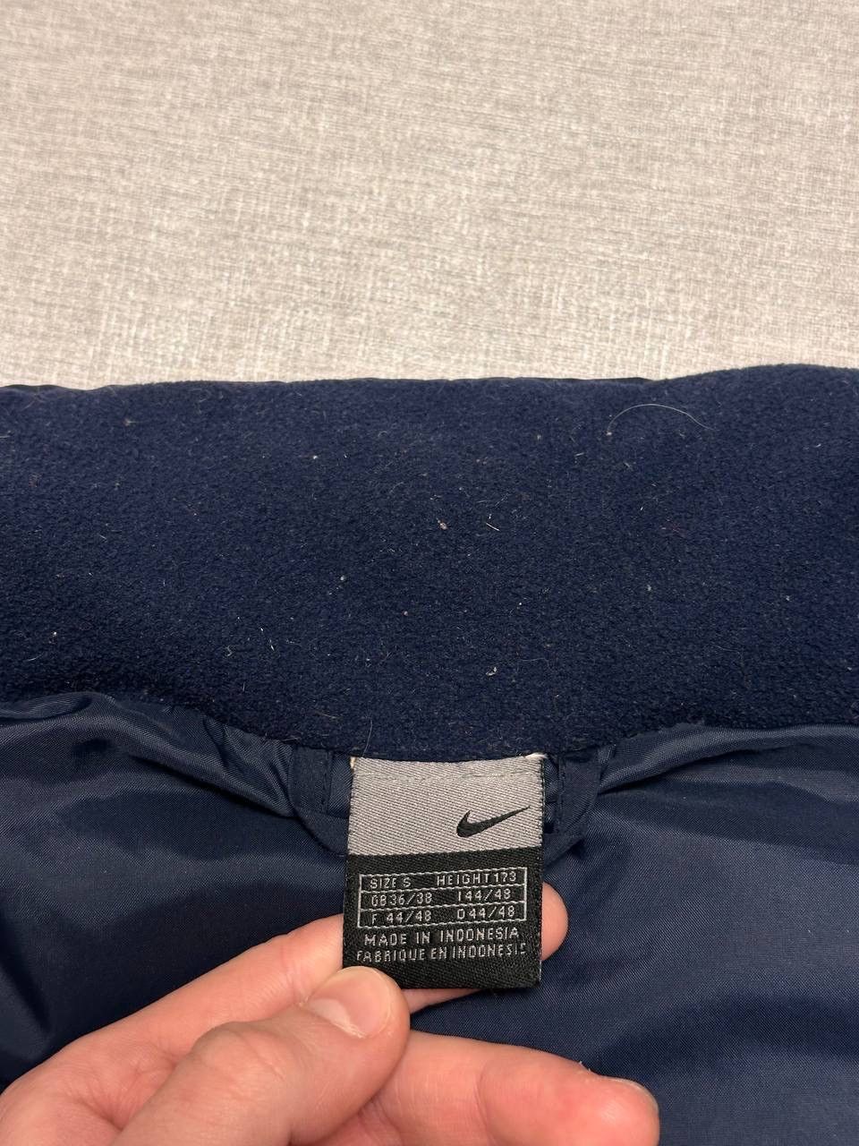 Nike Vintage Nike 2000s Navy Down Puffer Vest with Packable Hood Size US S / EU 44-46 / 1 - 11 Thumbnail