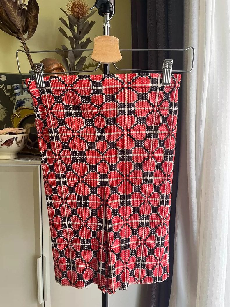 Issey Miyake Issey Miyake size:3 Red vintage four-leaf clover shorts Size 23" - 1 Thumbnail