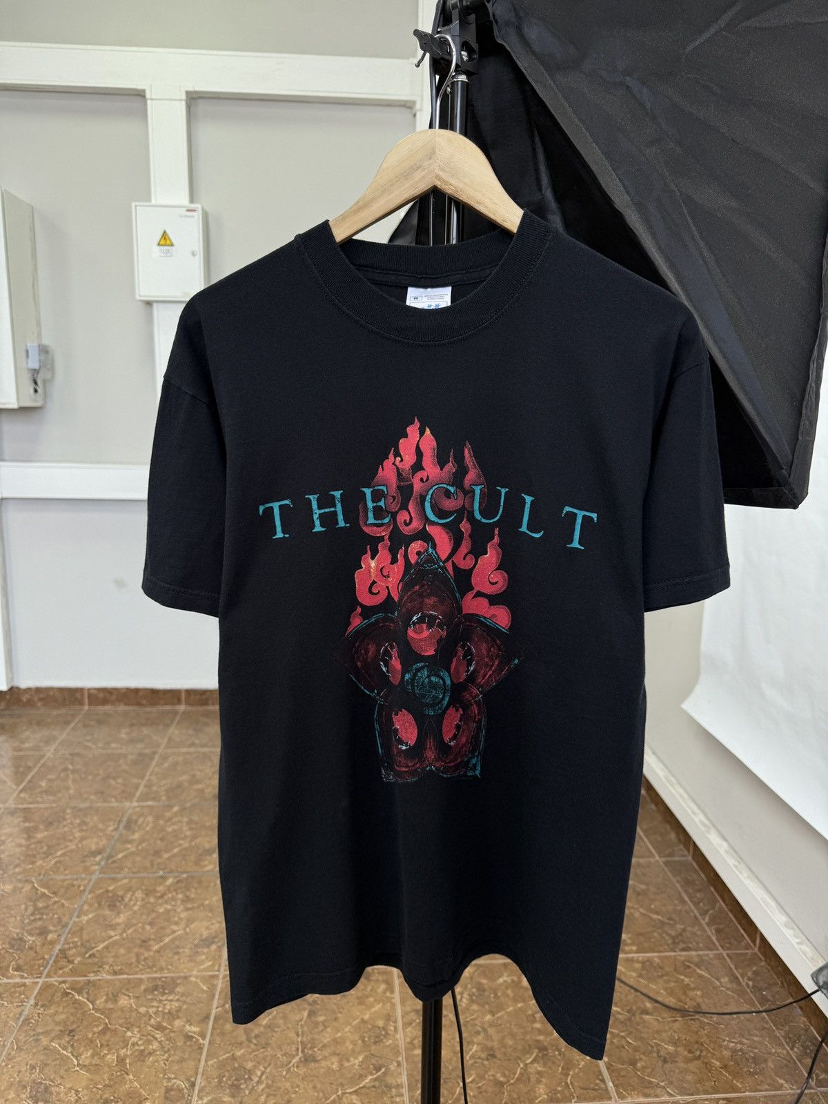 Fruit Of The Loom 🇬🇧 Vintage 2001 The CULT Beyond Good and Evil World Tour Tee Size US M / EU 48-50 / 2 - 1 Thumbnail